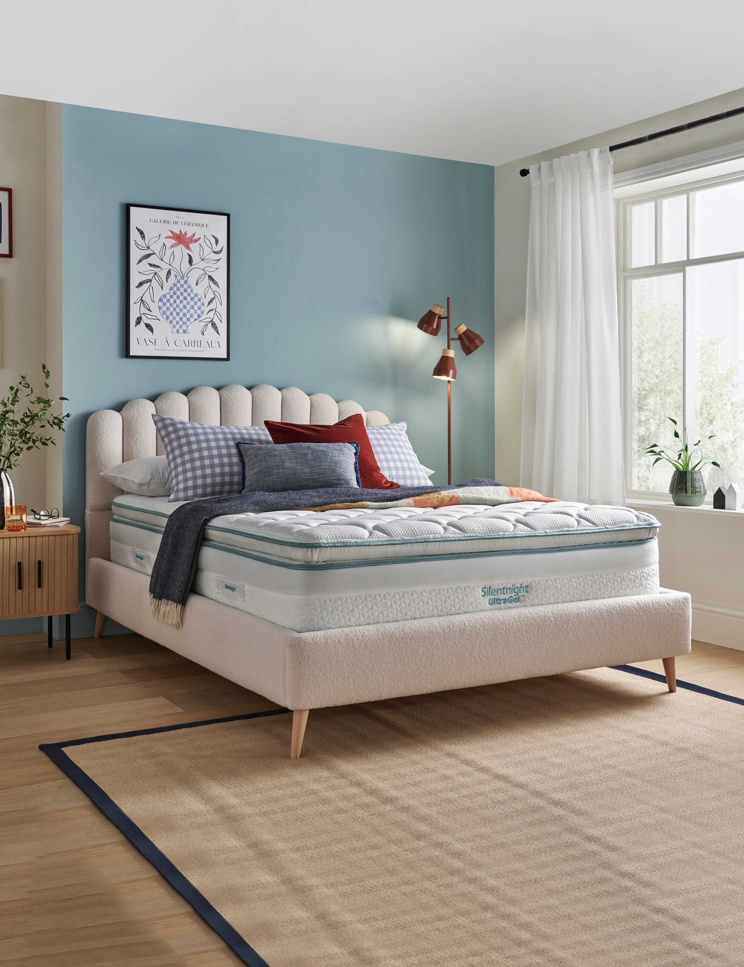 UltraGel® CoolTouch 2000 Pocket Sprung Mattress 1 of 2