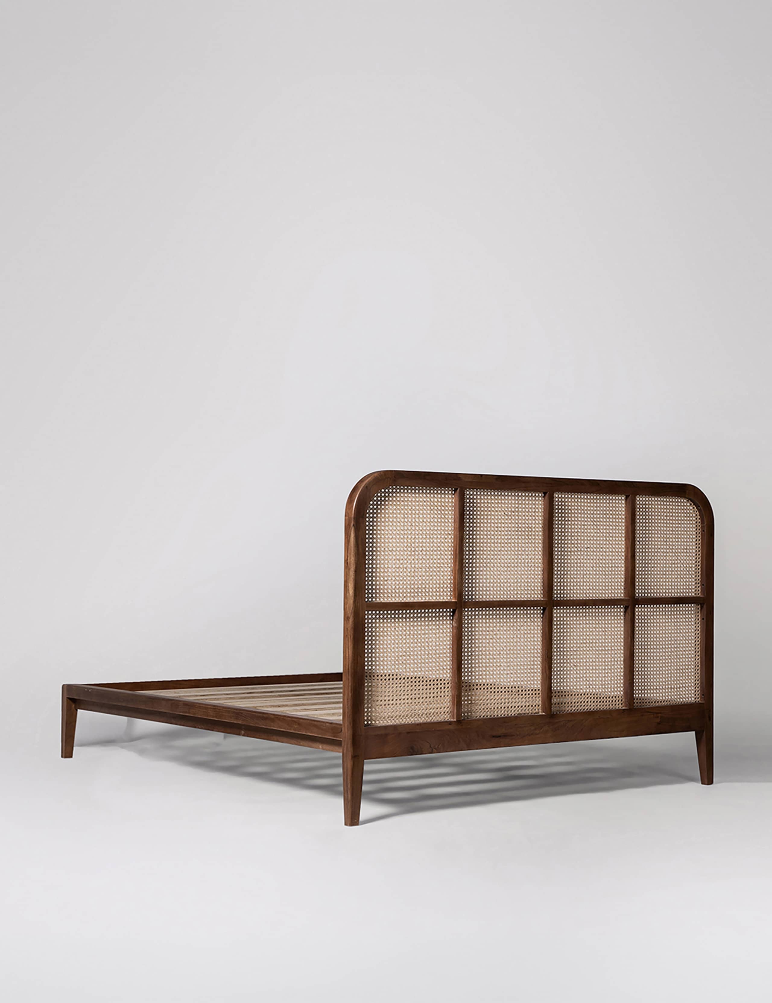 Raphia Bed 2 of 5