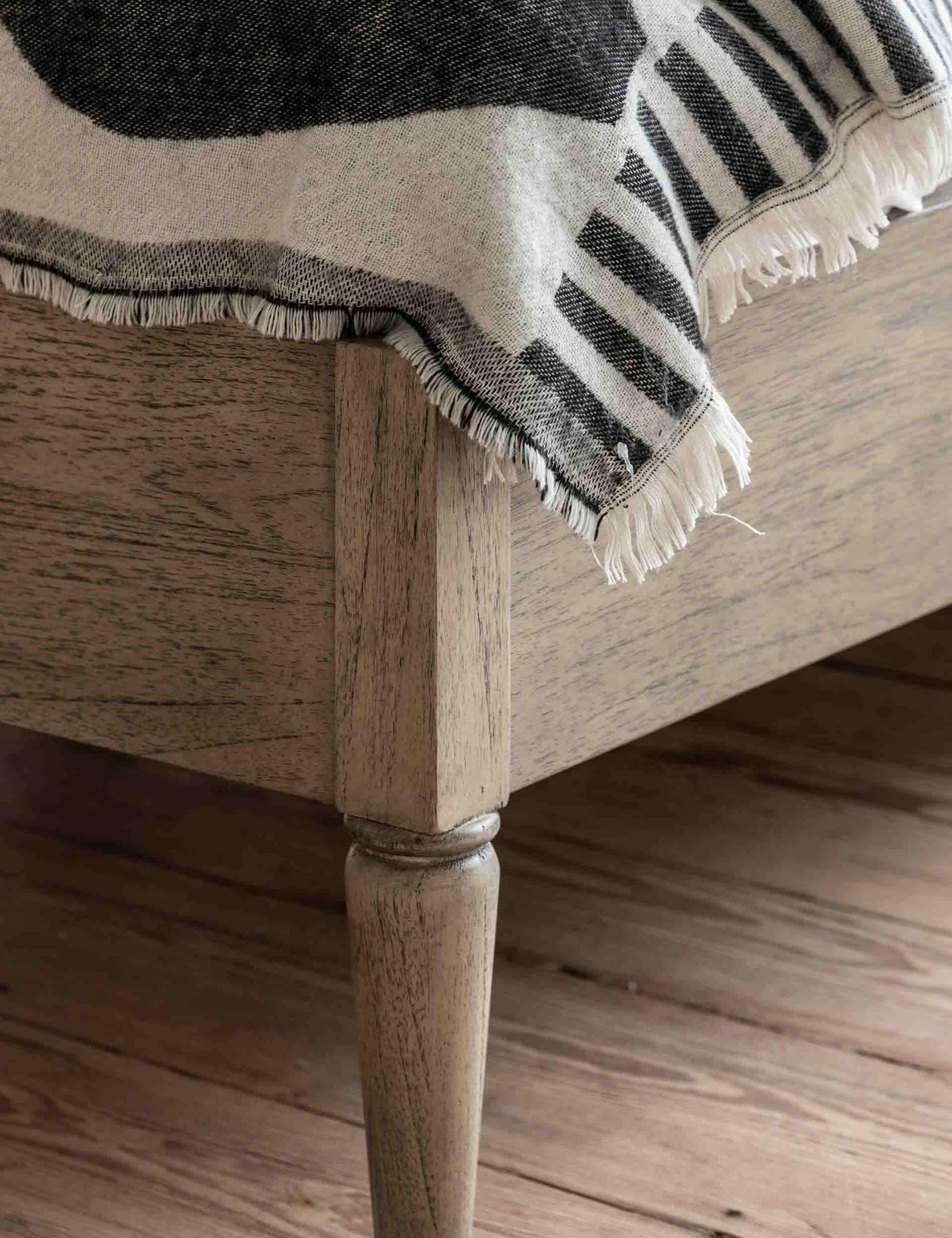 Rustique Bed 3 of 9