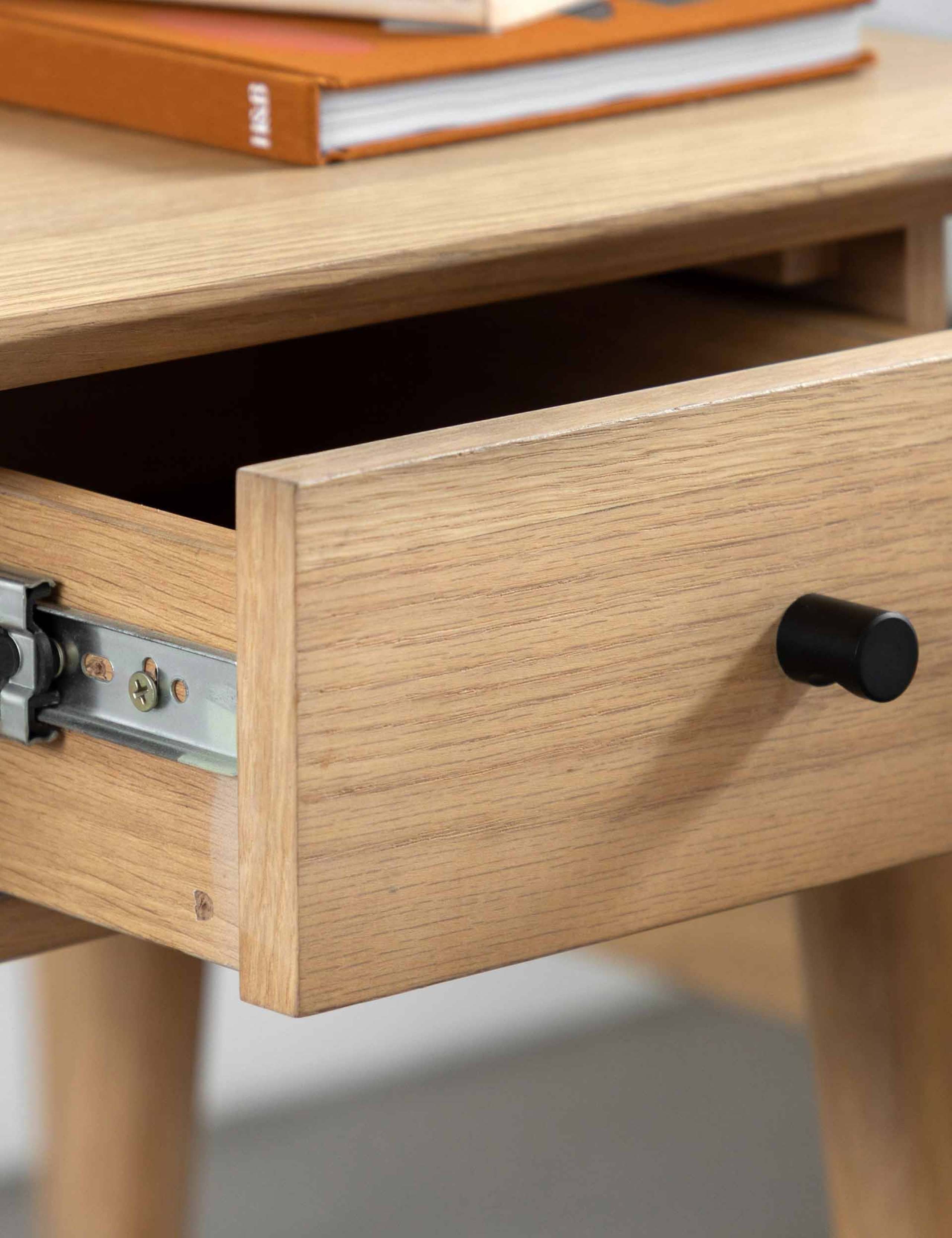 Hatfield Oak 1 Drawer Bedside Table 3 of 9
