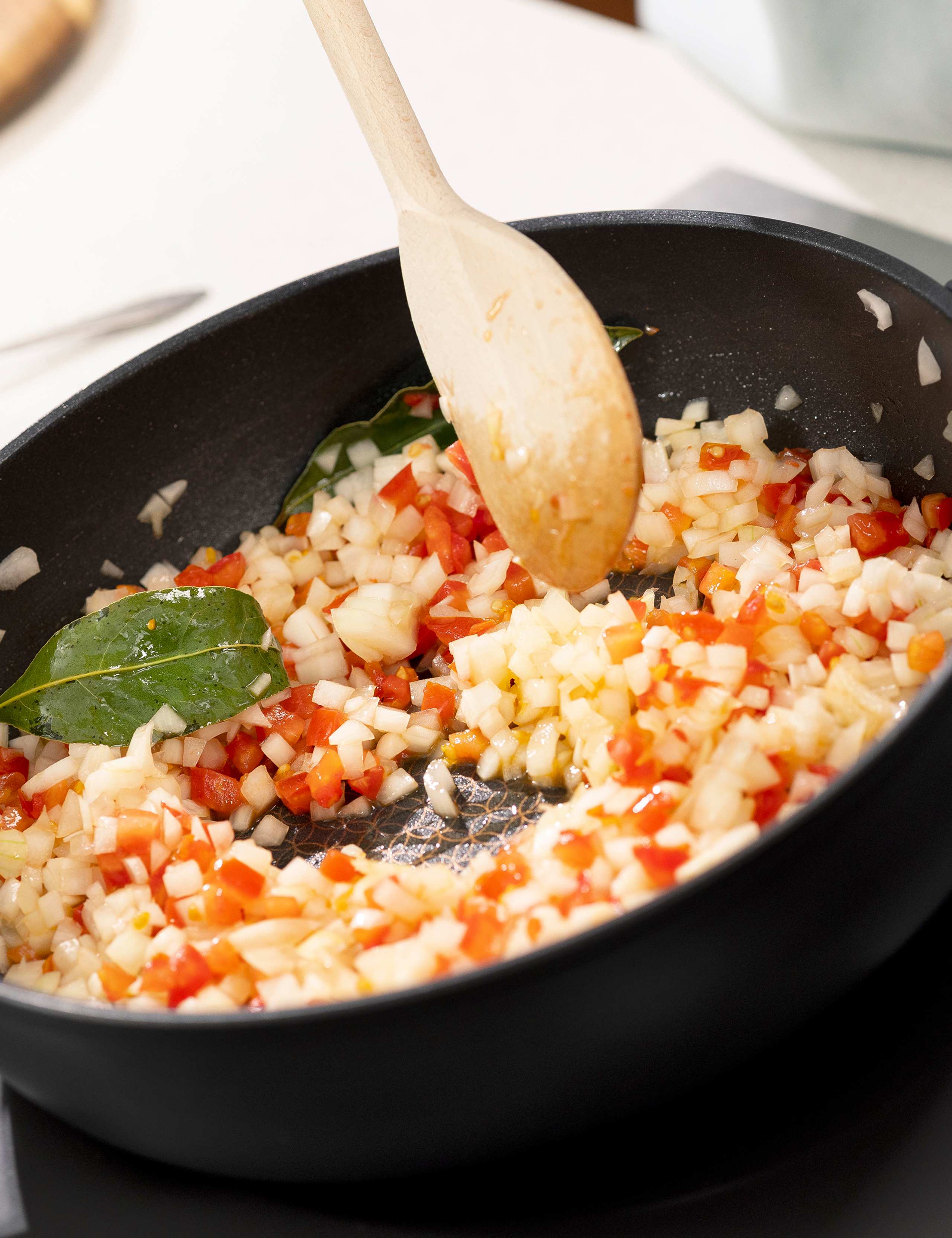 Nadiya 26cm 4 in 1 Non Stick Wok with Lid 5 of 13