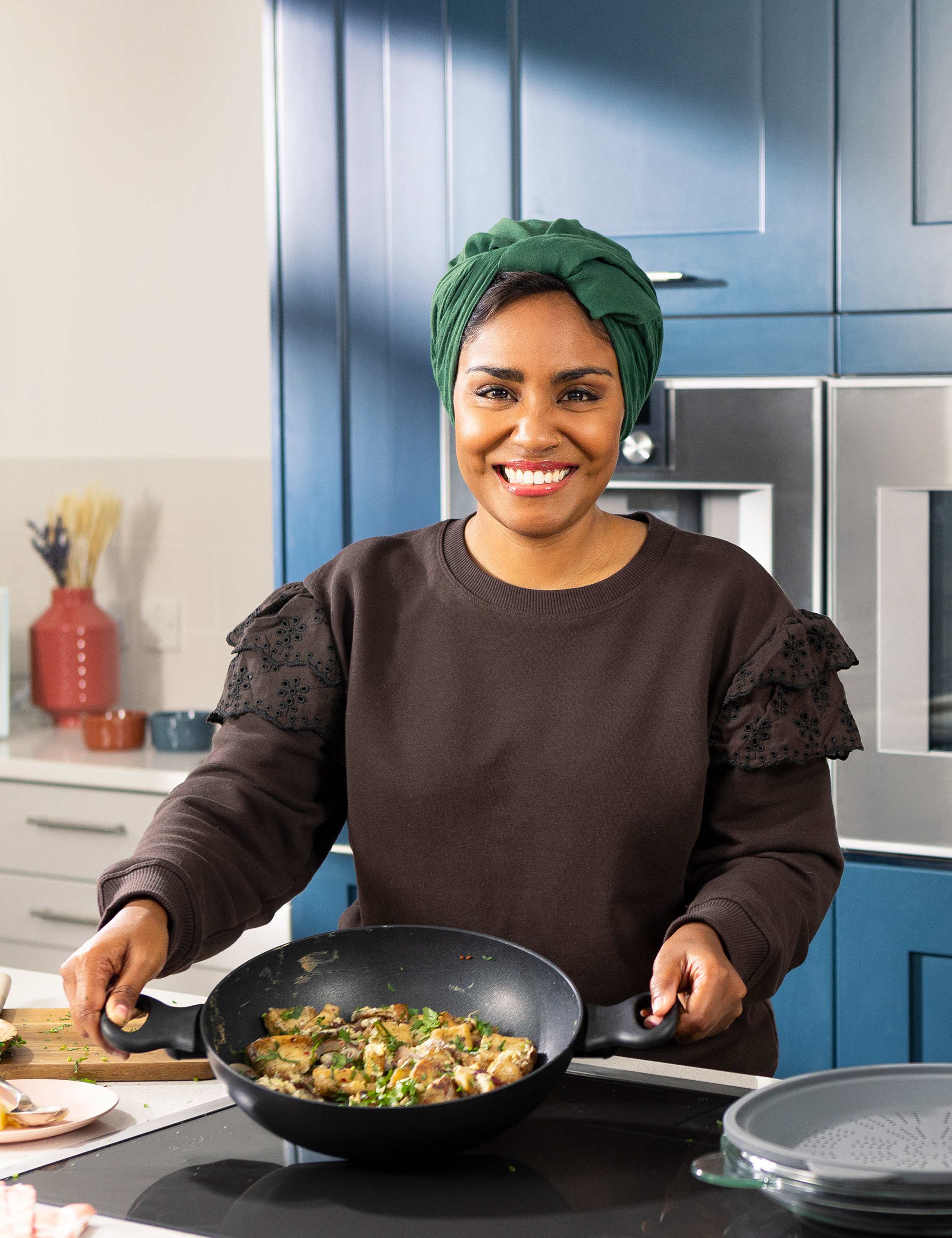 Nadiya 26cm 4 in 1 Non Stick Wok with Lid 10 of 13