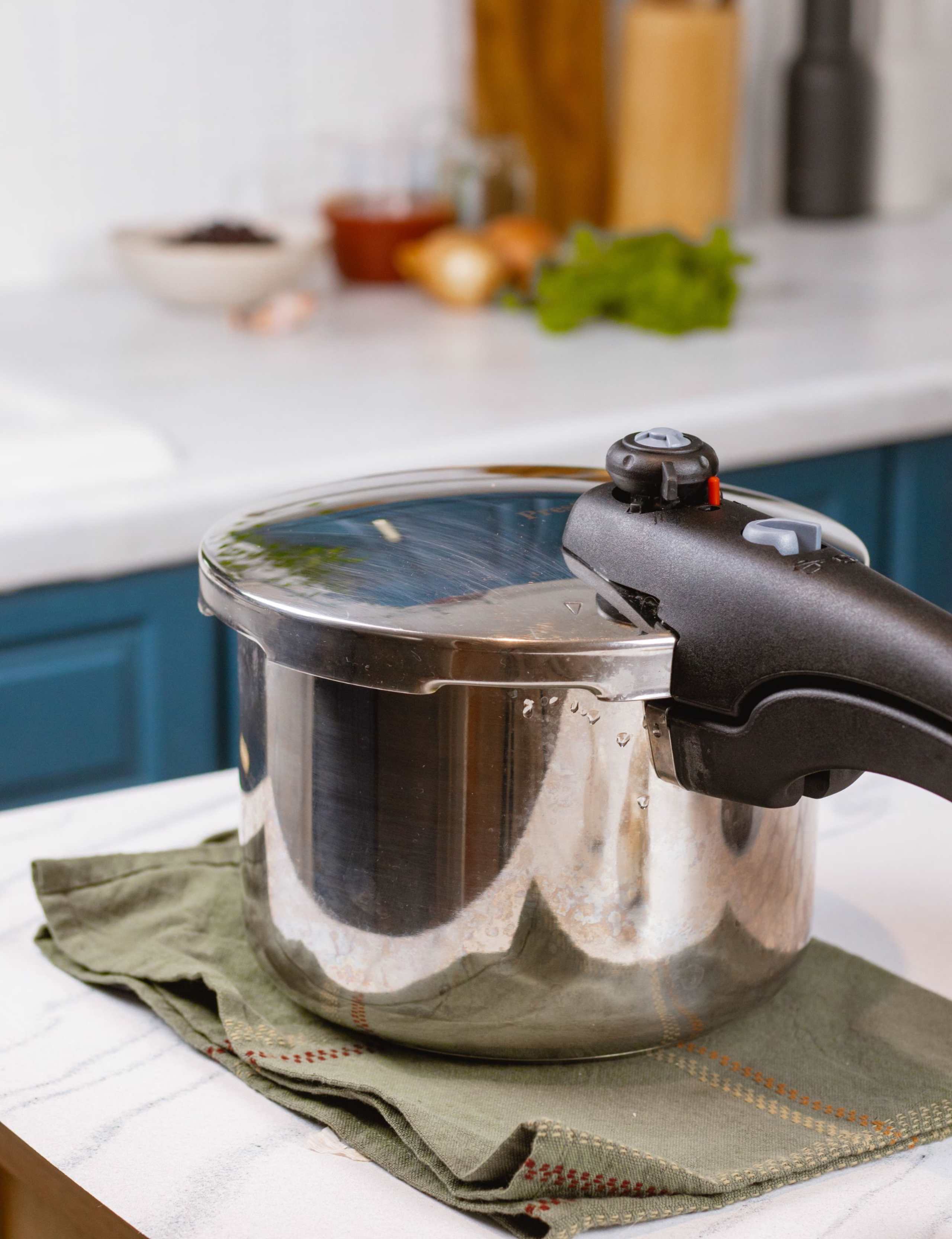 Stainless Steel 4L Pressure Cooker 4 of 6