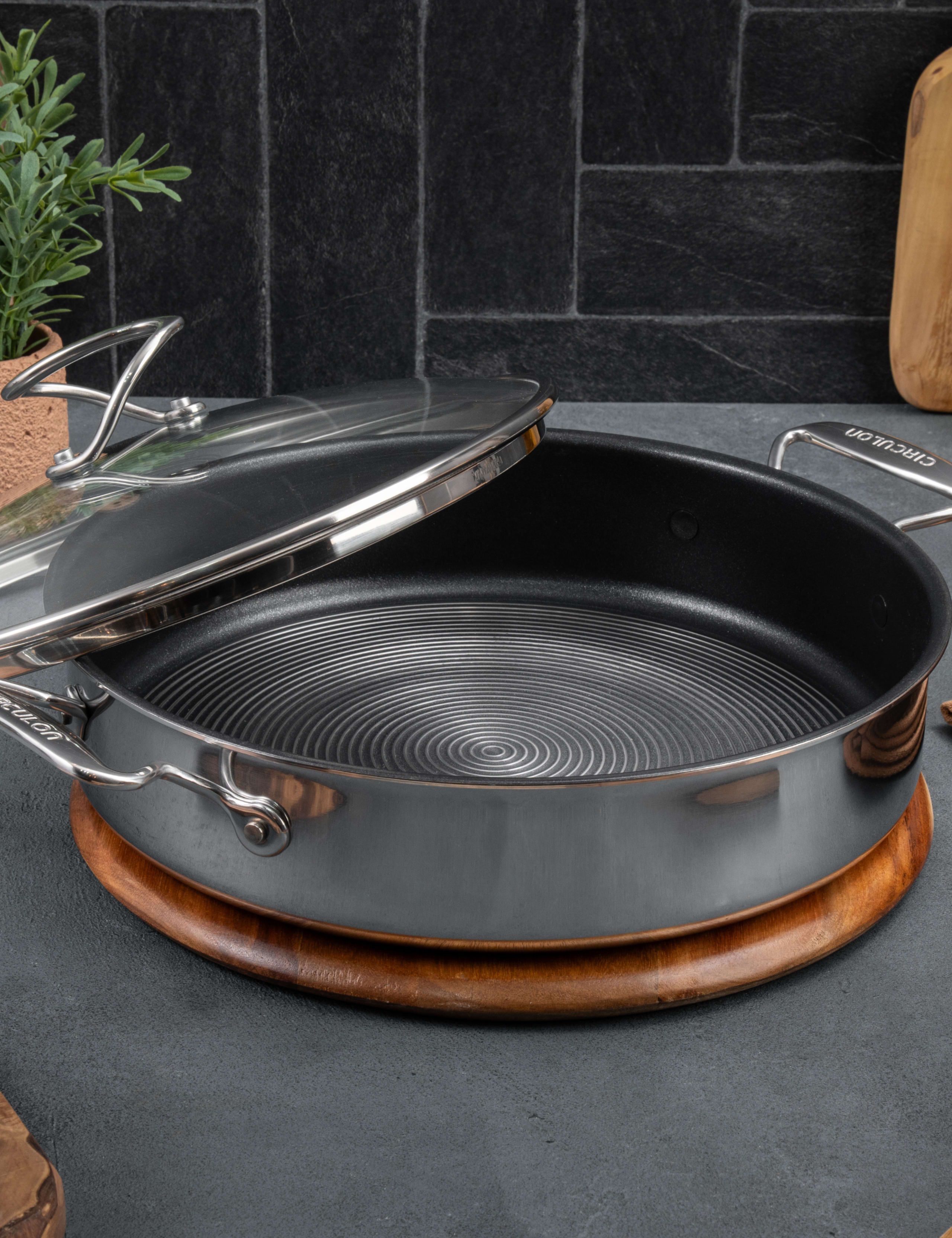C Series Stainless Steel 30cm Sauteuse Pan 2 of 8
