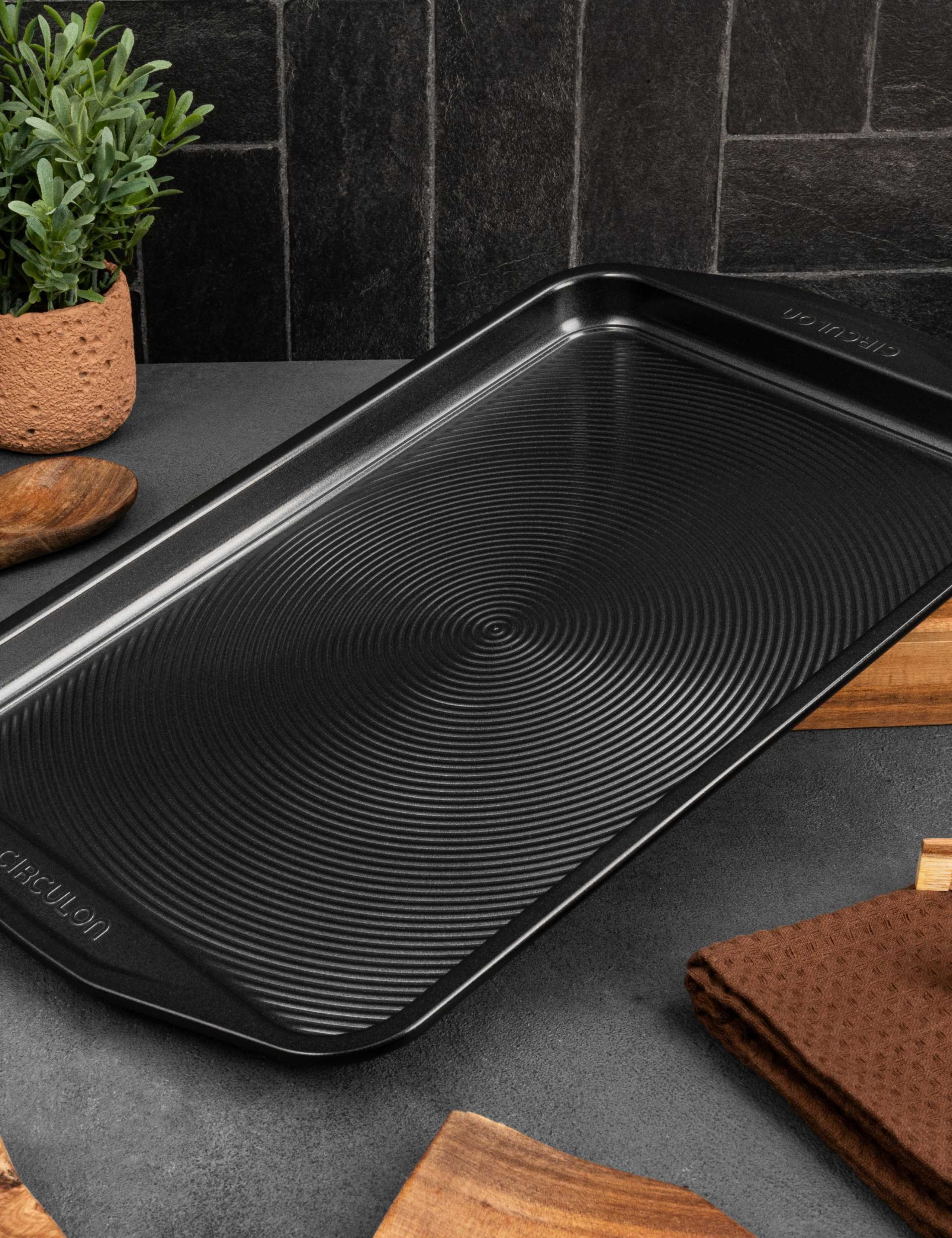 Set of 5 Roasting & Baking Trays 3 of 9