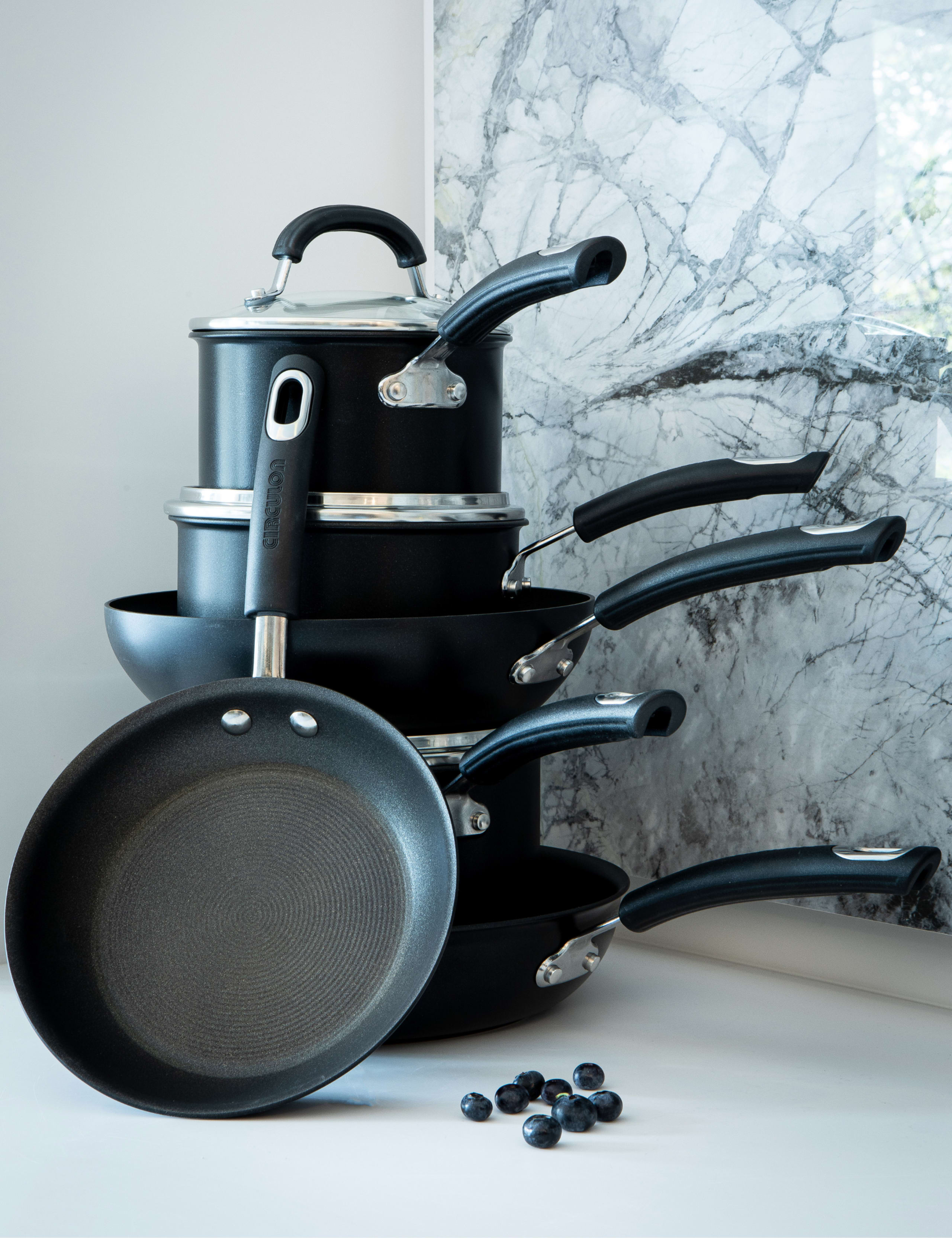 3 Piece Aluminium Non-Stick Saucepans 4 of 7