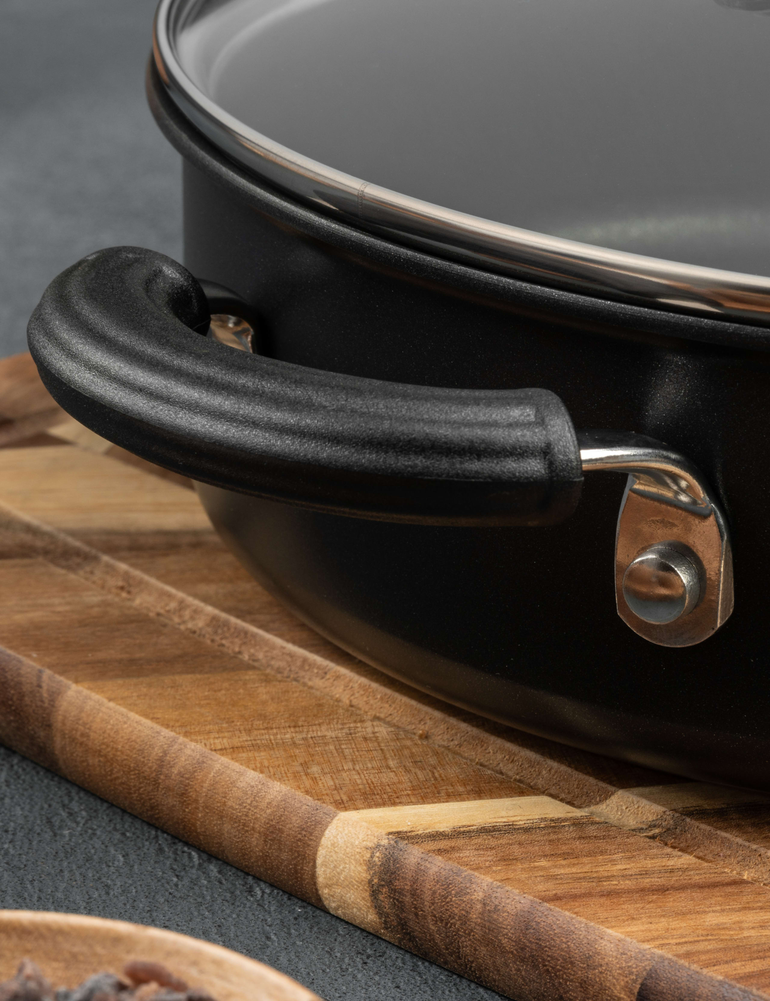 Aluminium 24cm Casserole Dish 4 of 4