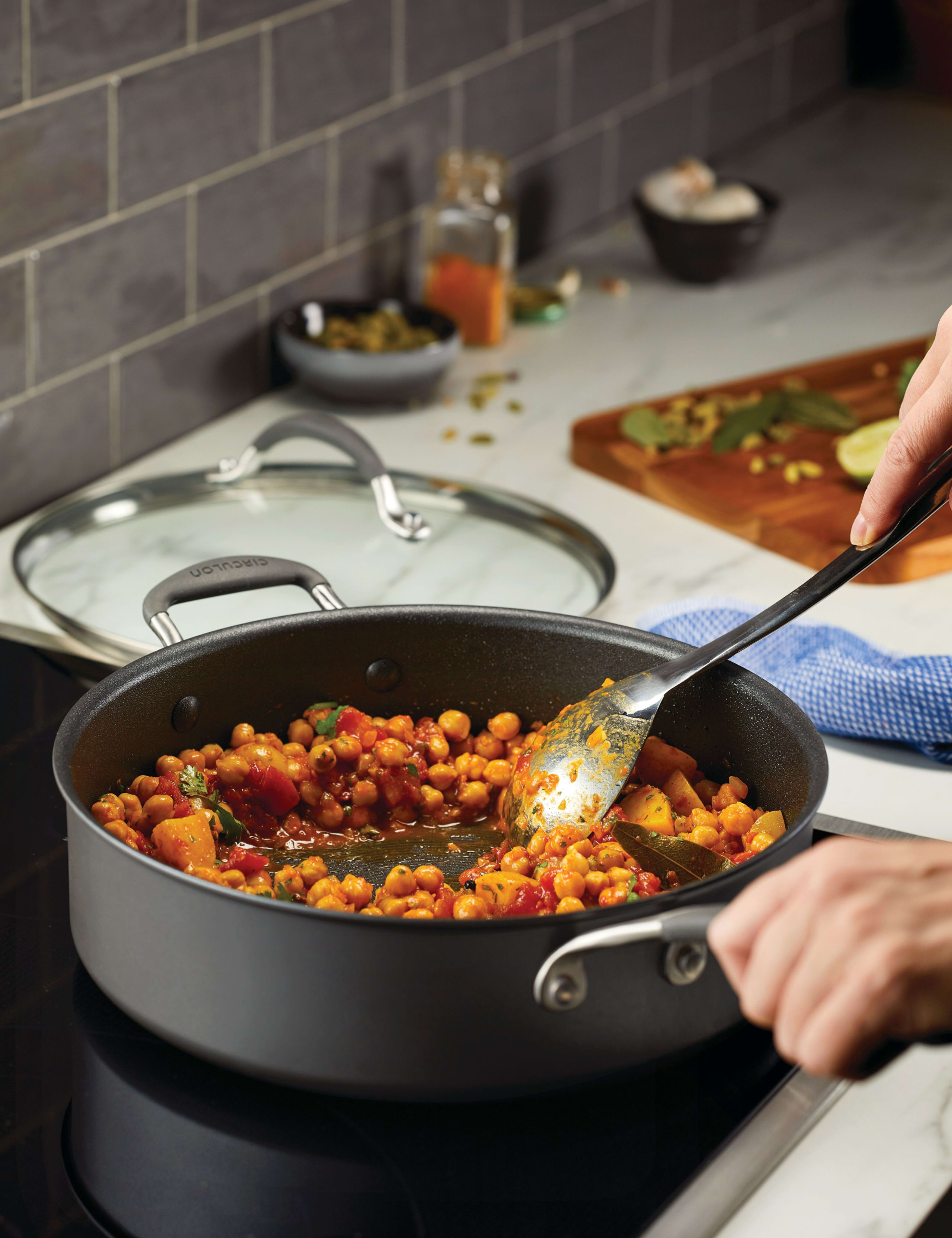 Aluminium 28cm Non-Stick Sauté Pan 8 of 9