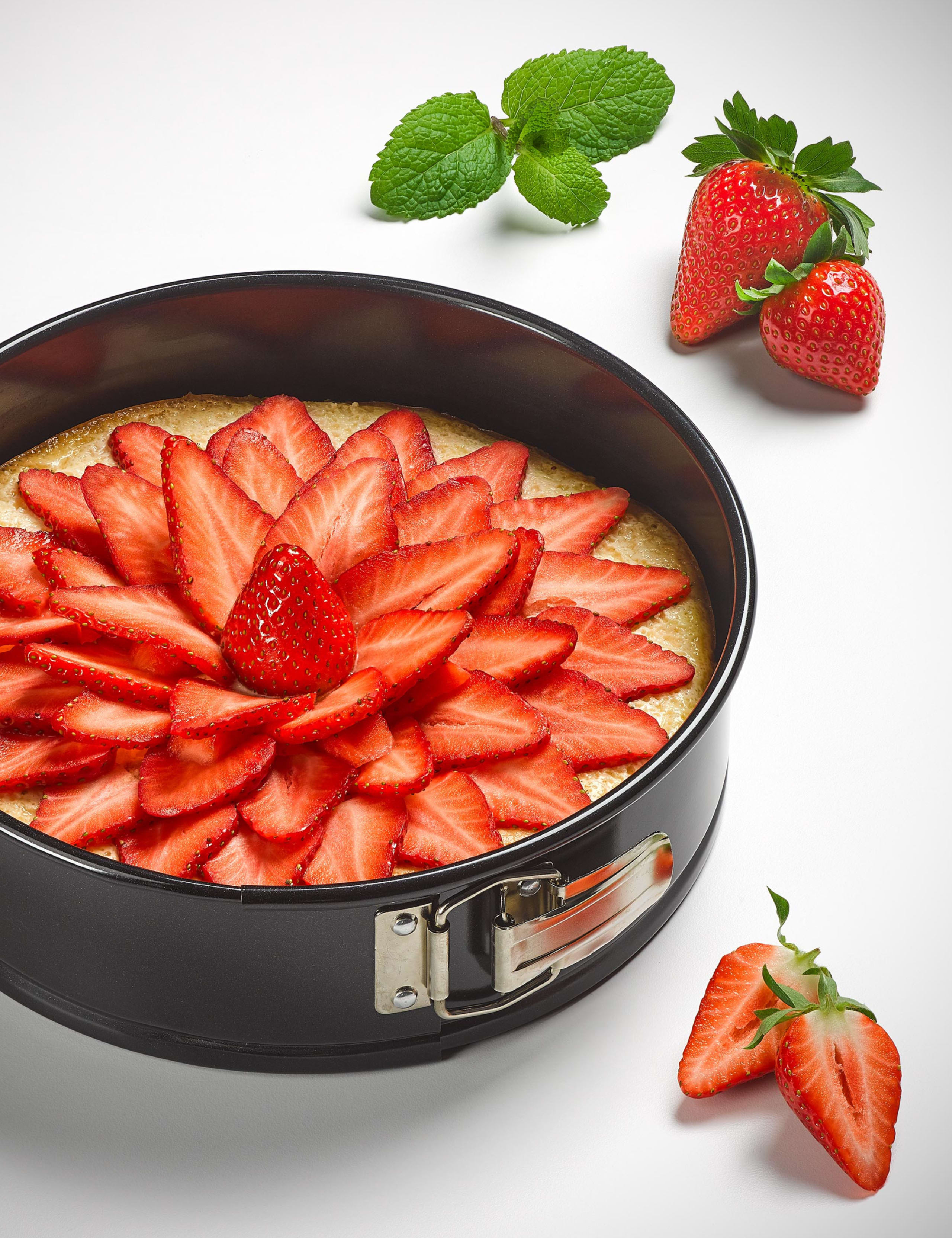 20cm Springform Cake Tin 2 of 5