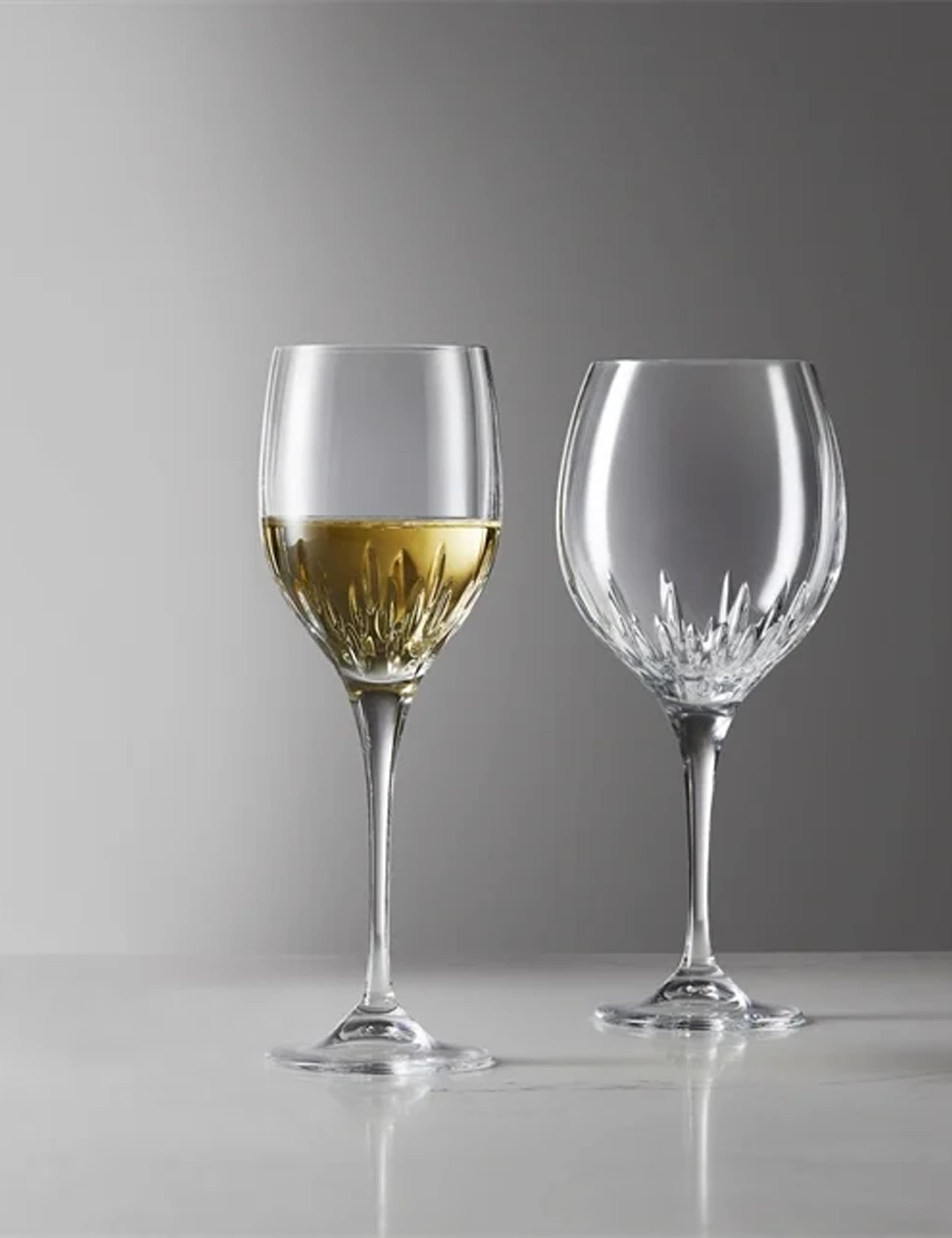 Set of 2 Vera Wang Duchesse Crystal Wine Glasses 2 of 3