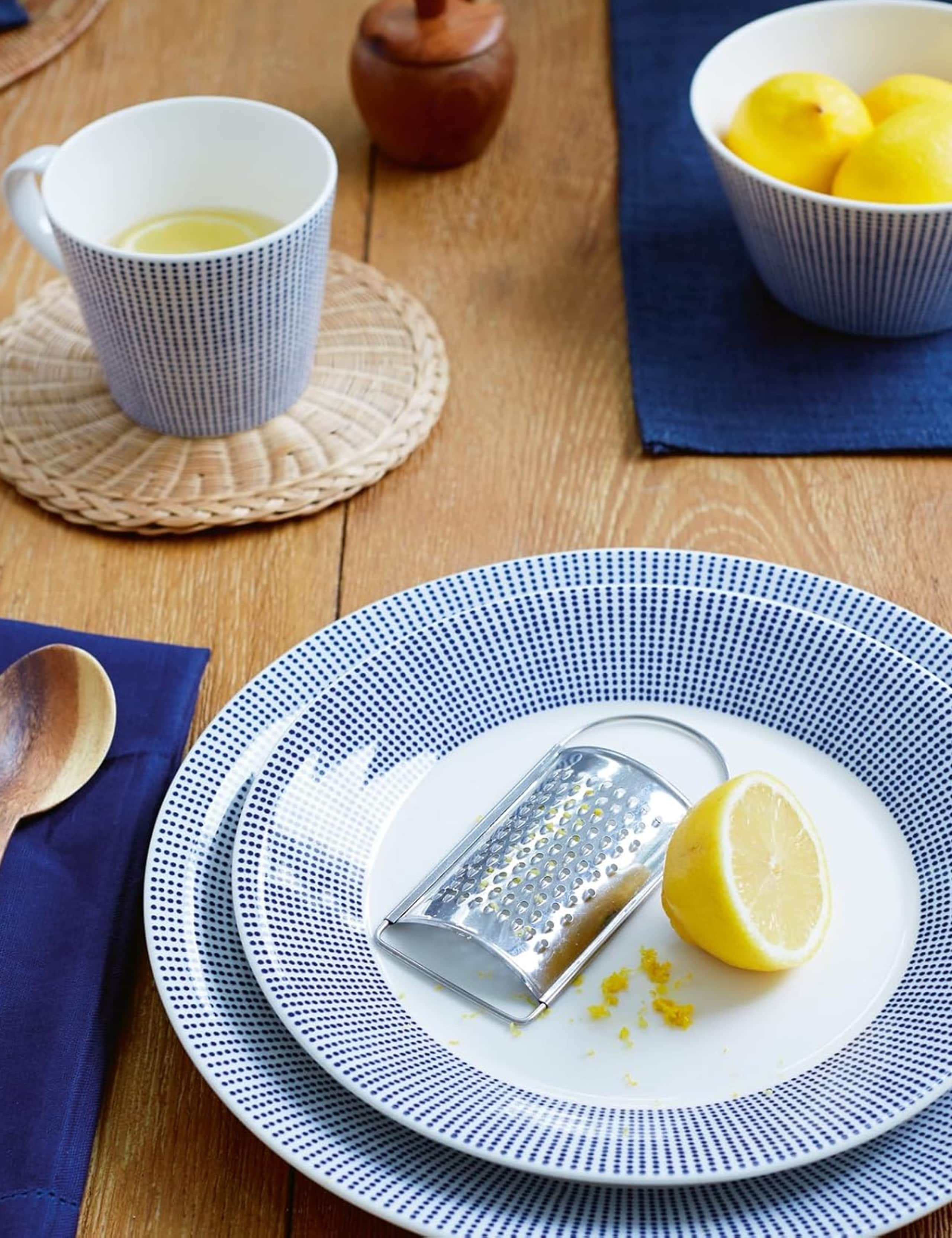 16 Piece Pacific Dot Dinner Set 2 of 3