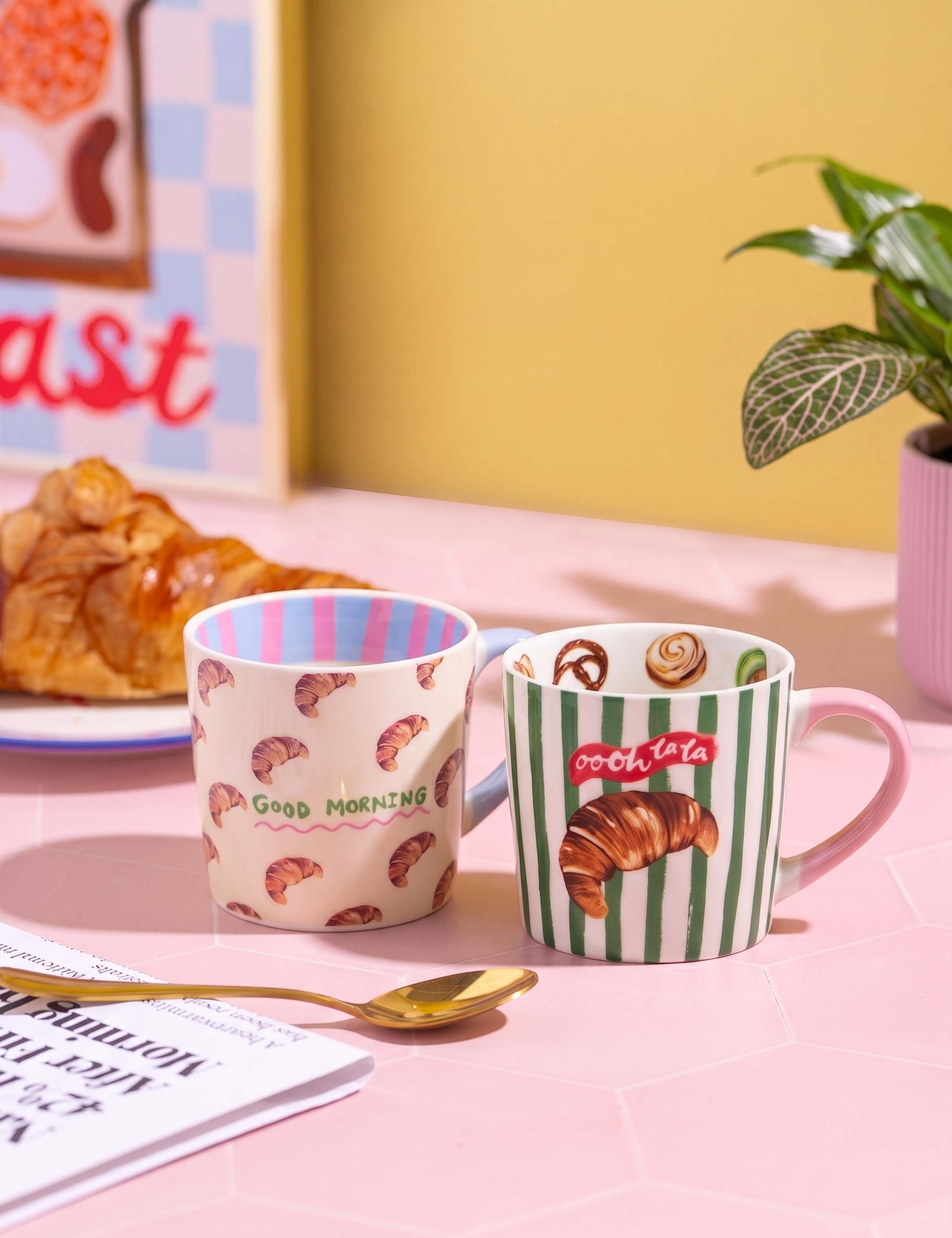 Set of 2 Croissant Slogan Mugs 2 of 10