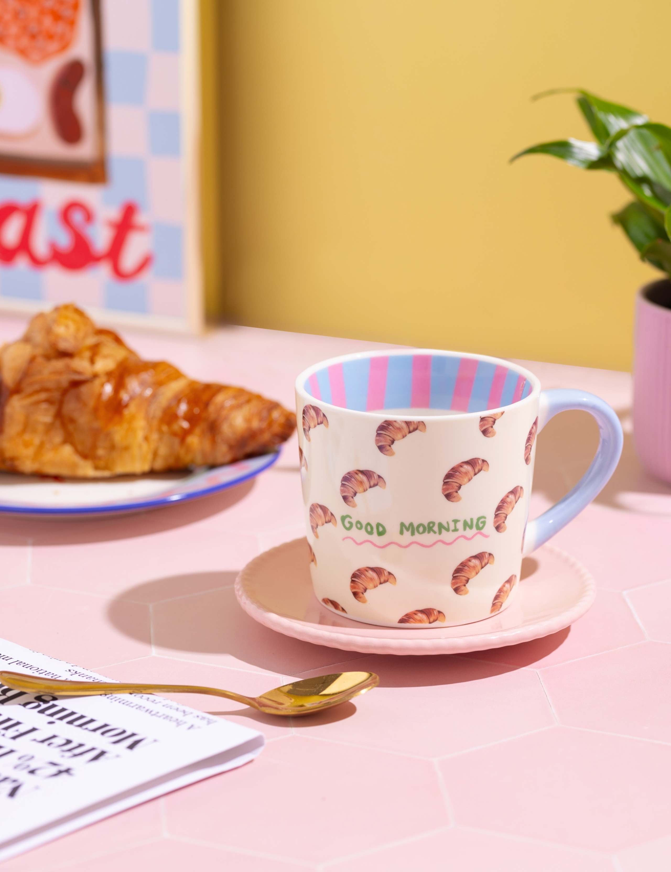 Set of 2 Croissant Slogan Mugs 4 of 10