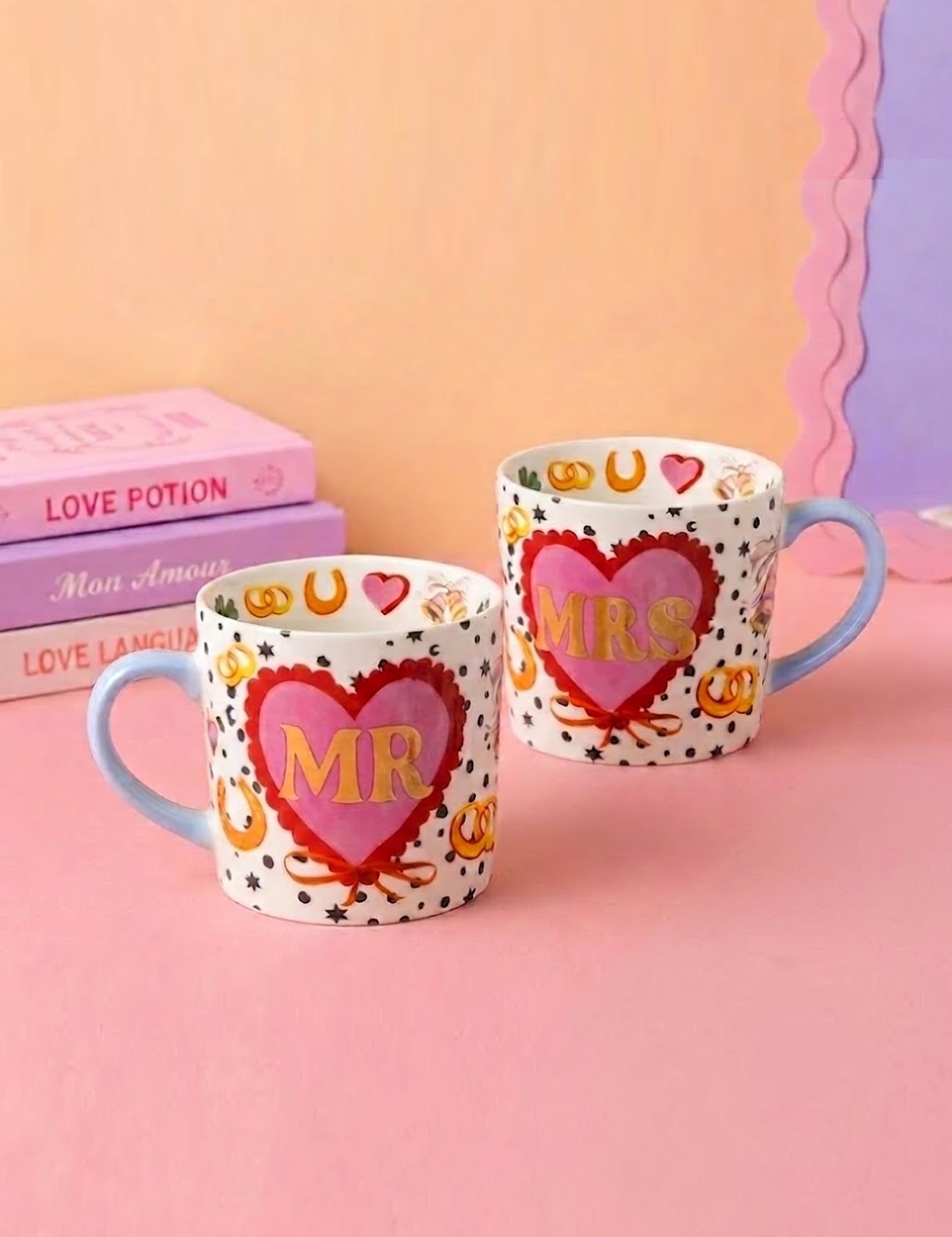 Set of 2 Mr & Mrs Heart Mugs 2 of 9