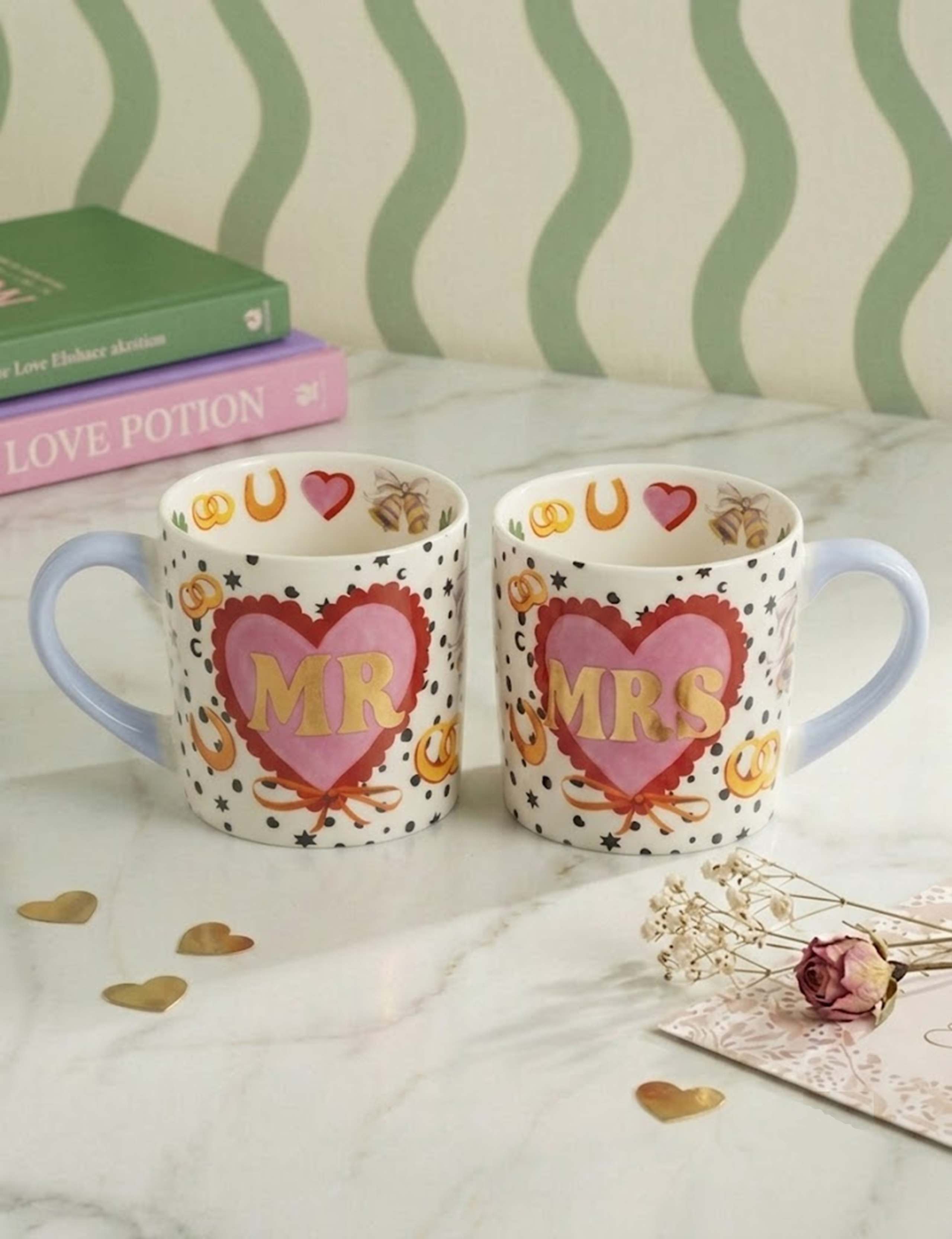 Set of 2 Mr & Mrs Heart Mugs 3 of 9