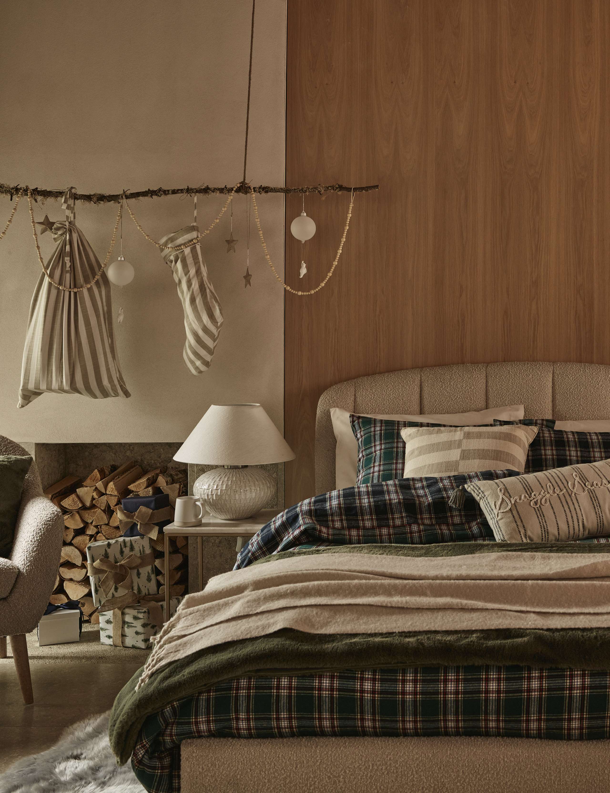 Textured Scallop Table Lamp 6 of 7