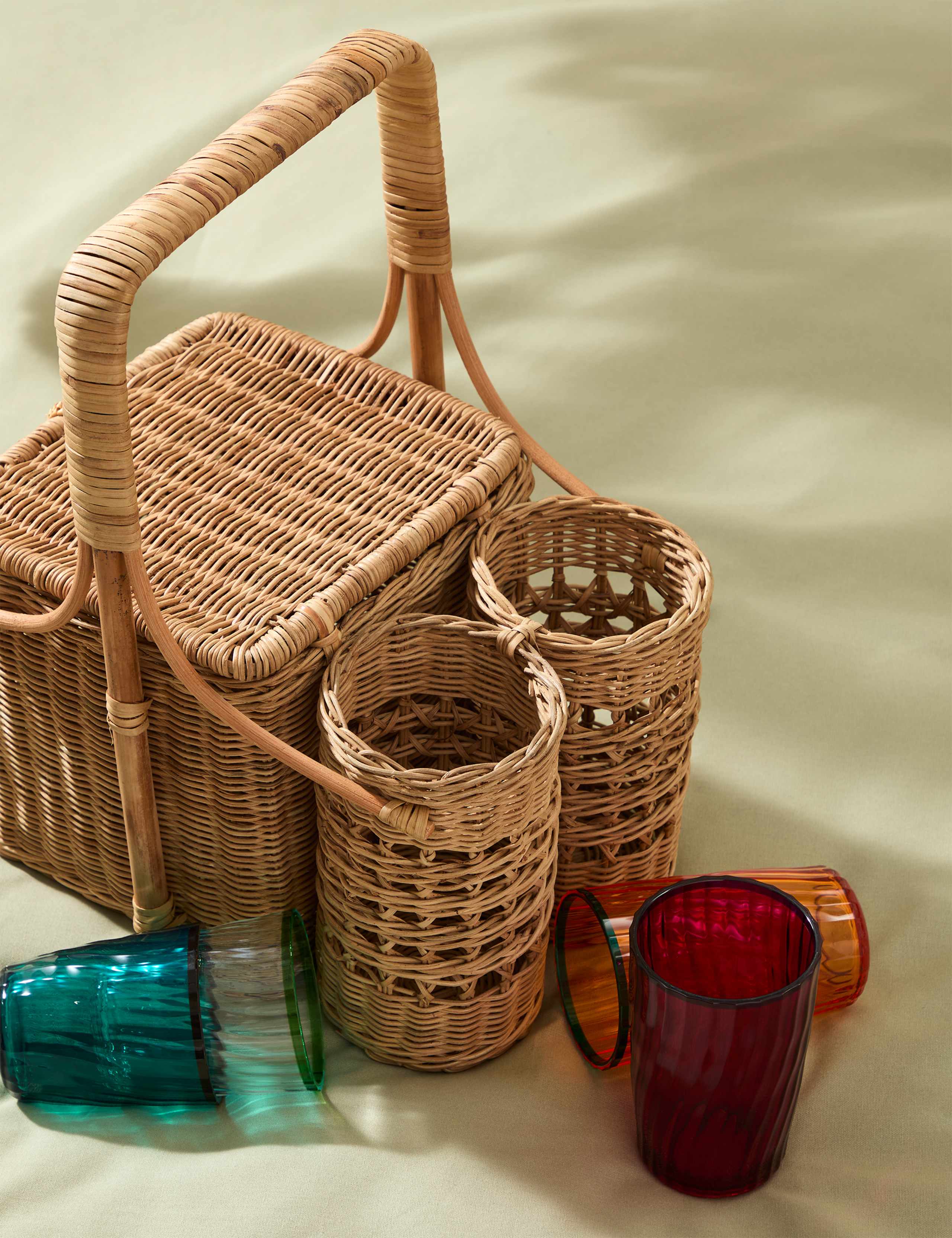 Rattan Picnic Hamper 1 of 7