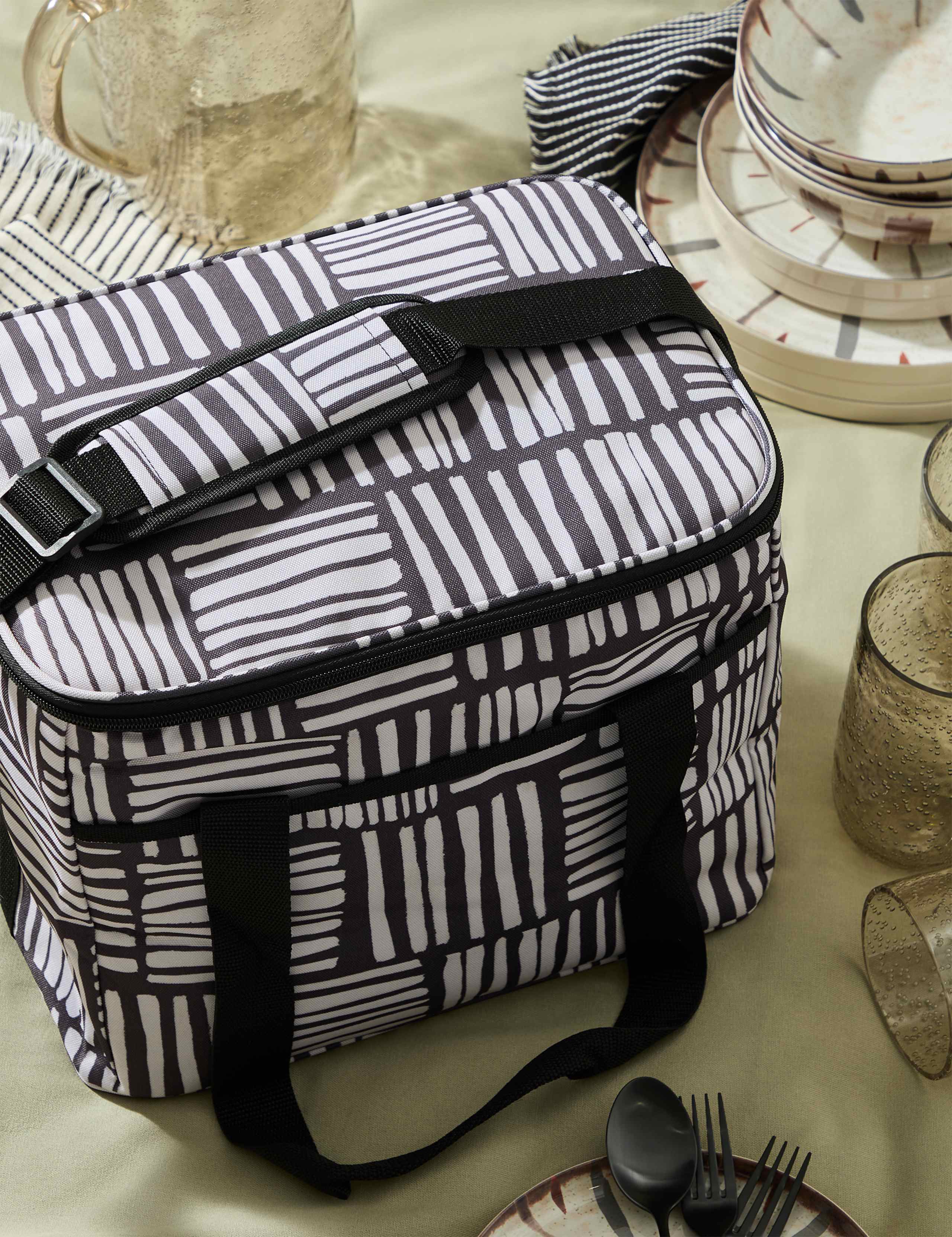 Printed Foldaway Picnic Cool Bag 1 of 5
