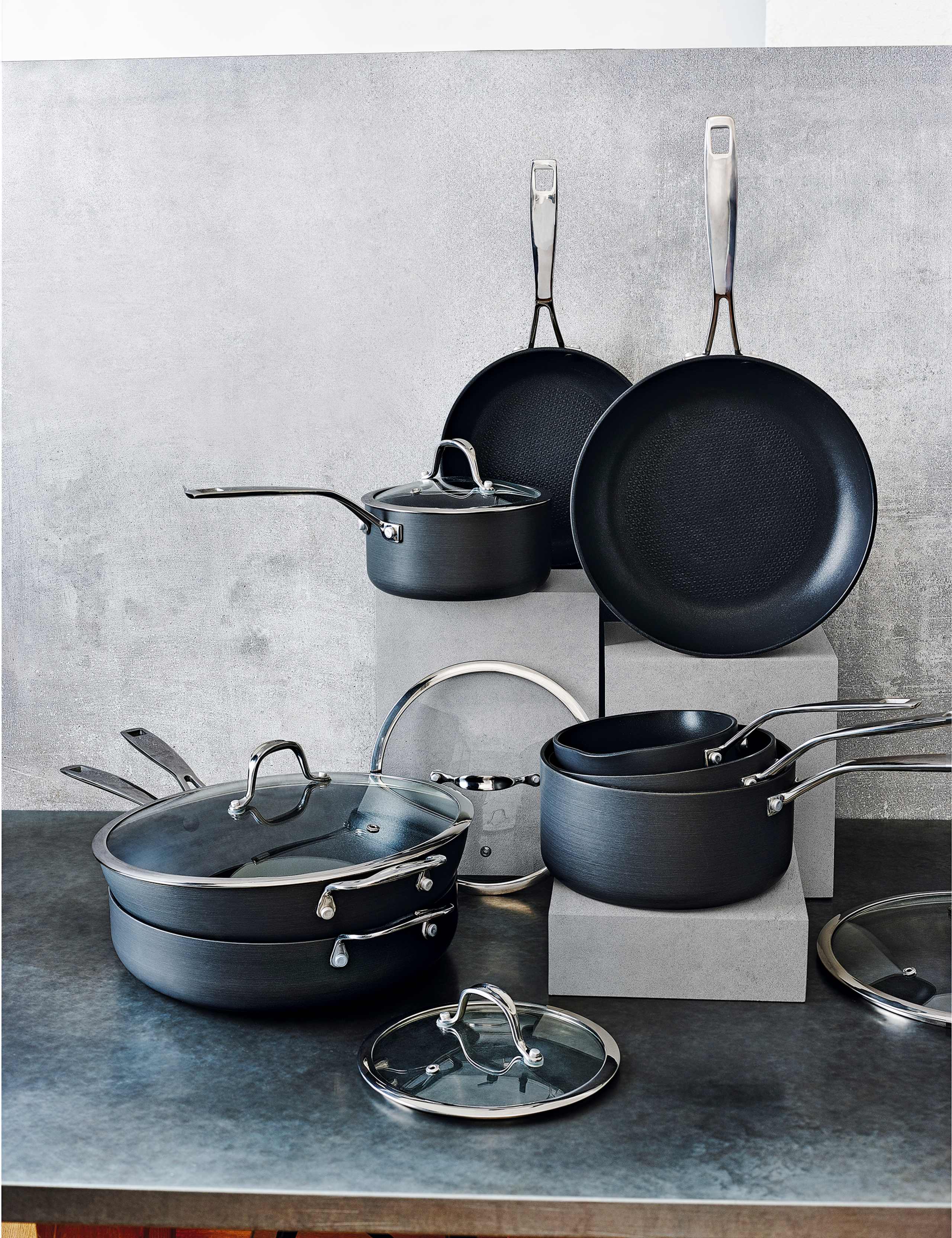 Chef Hard Anodised 28Cm Saute Pan 3 of 3