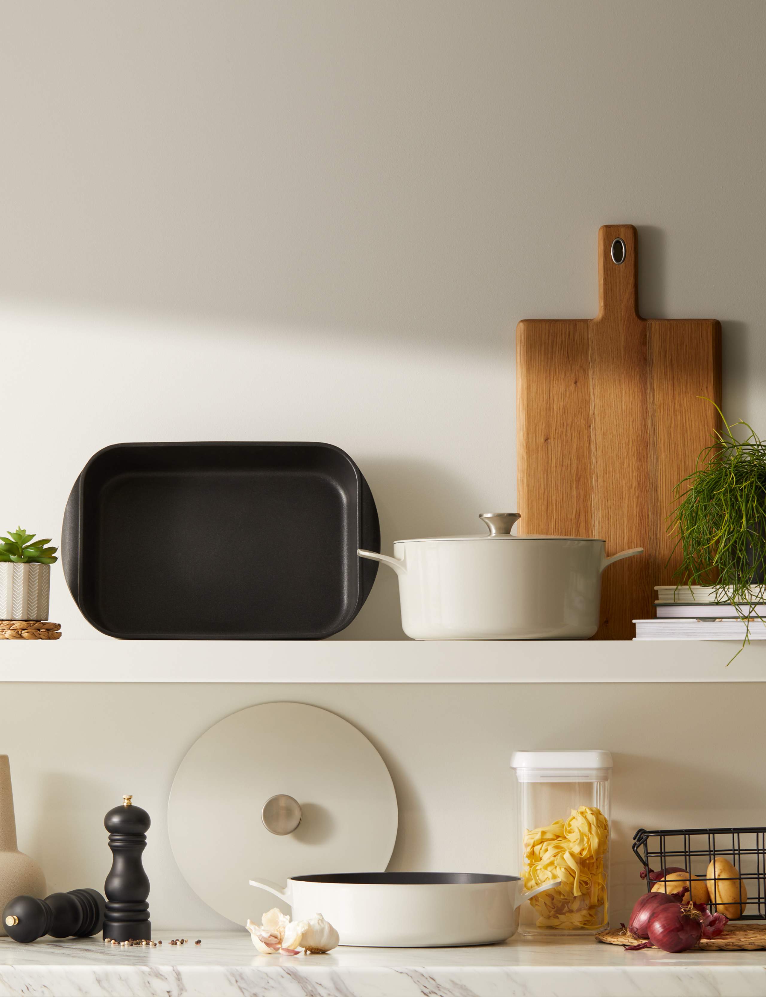 Cast Aluminium 4.5L Casserole Dish 2 of 5