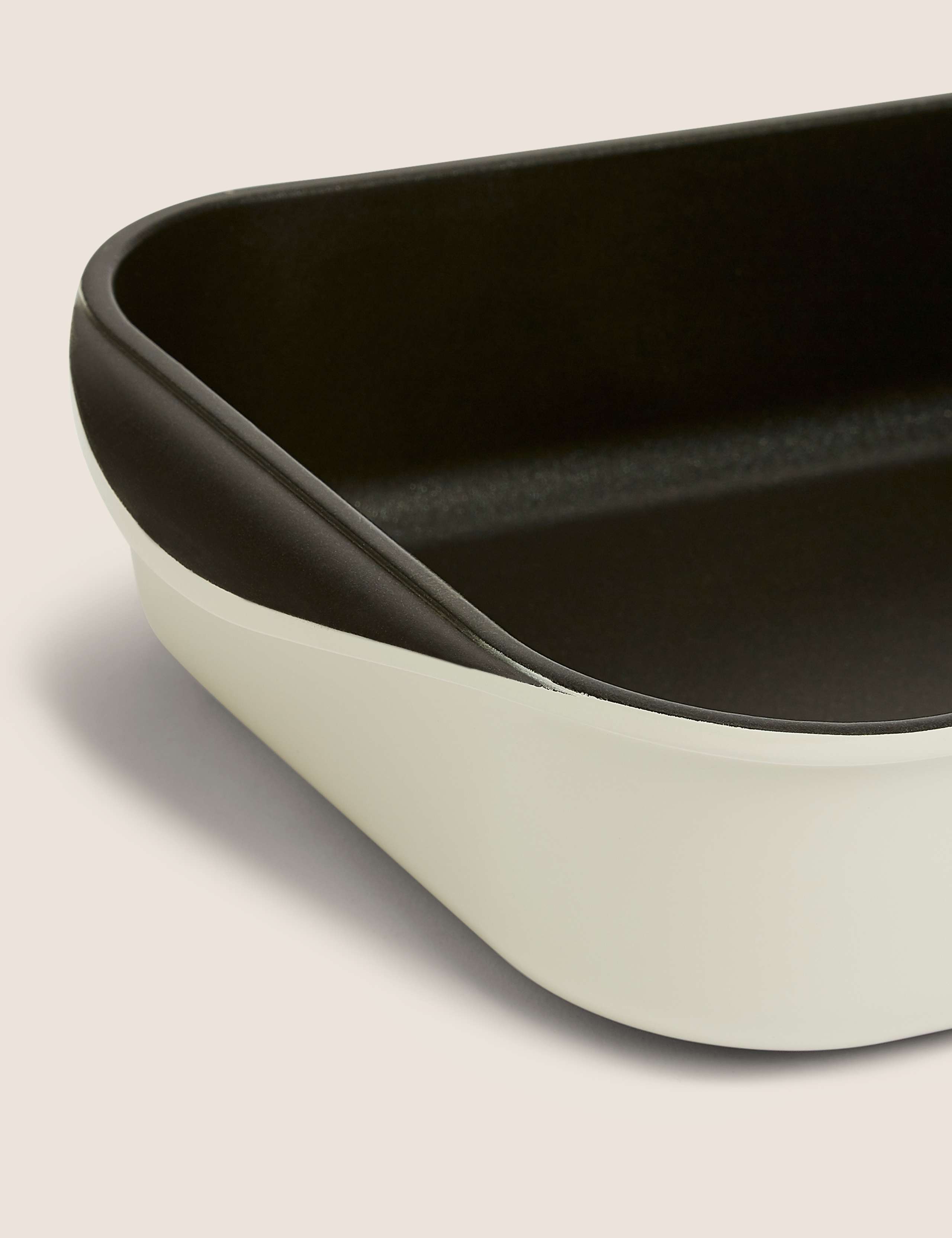 Large Cast Aluminium Roaster 6 of 6