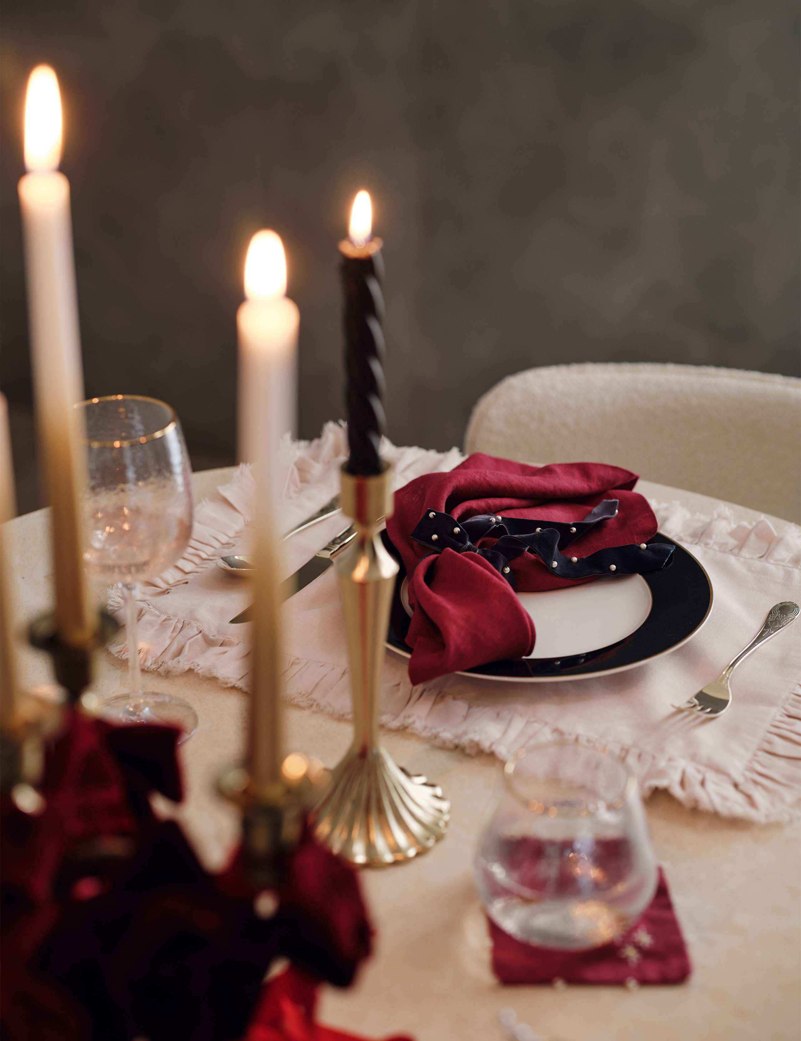 Set of 2 Cotton Rich Ruffle Placements 4 of 5