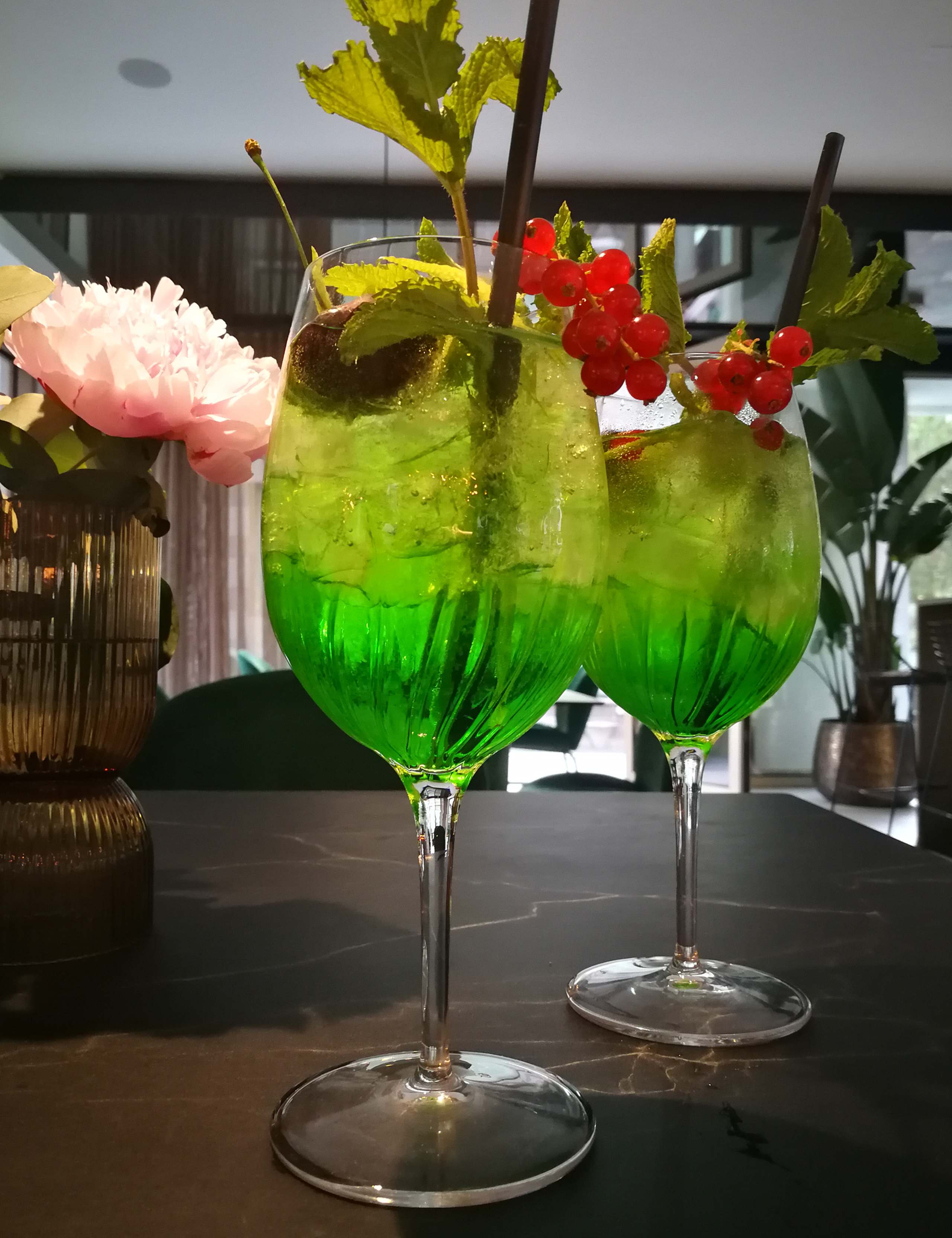 Set of 4 Mixology Textured Wine & Spritz Glasses 3 of 6