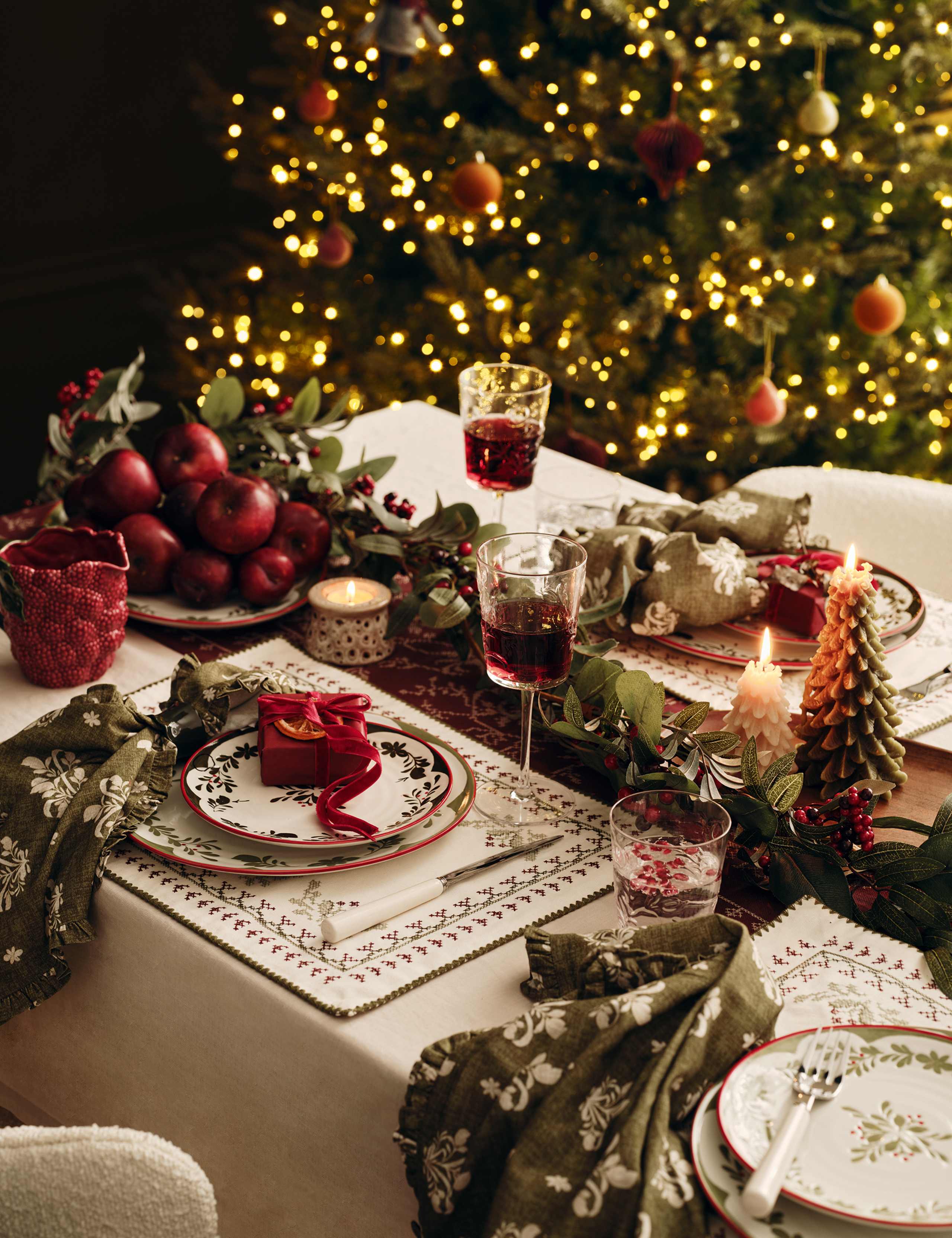 Set of 4 Winter Foliage Dinner Plates 6 of 6