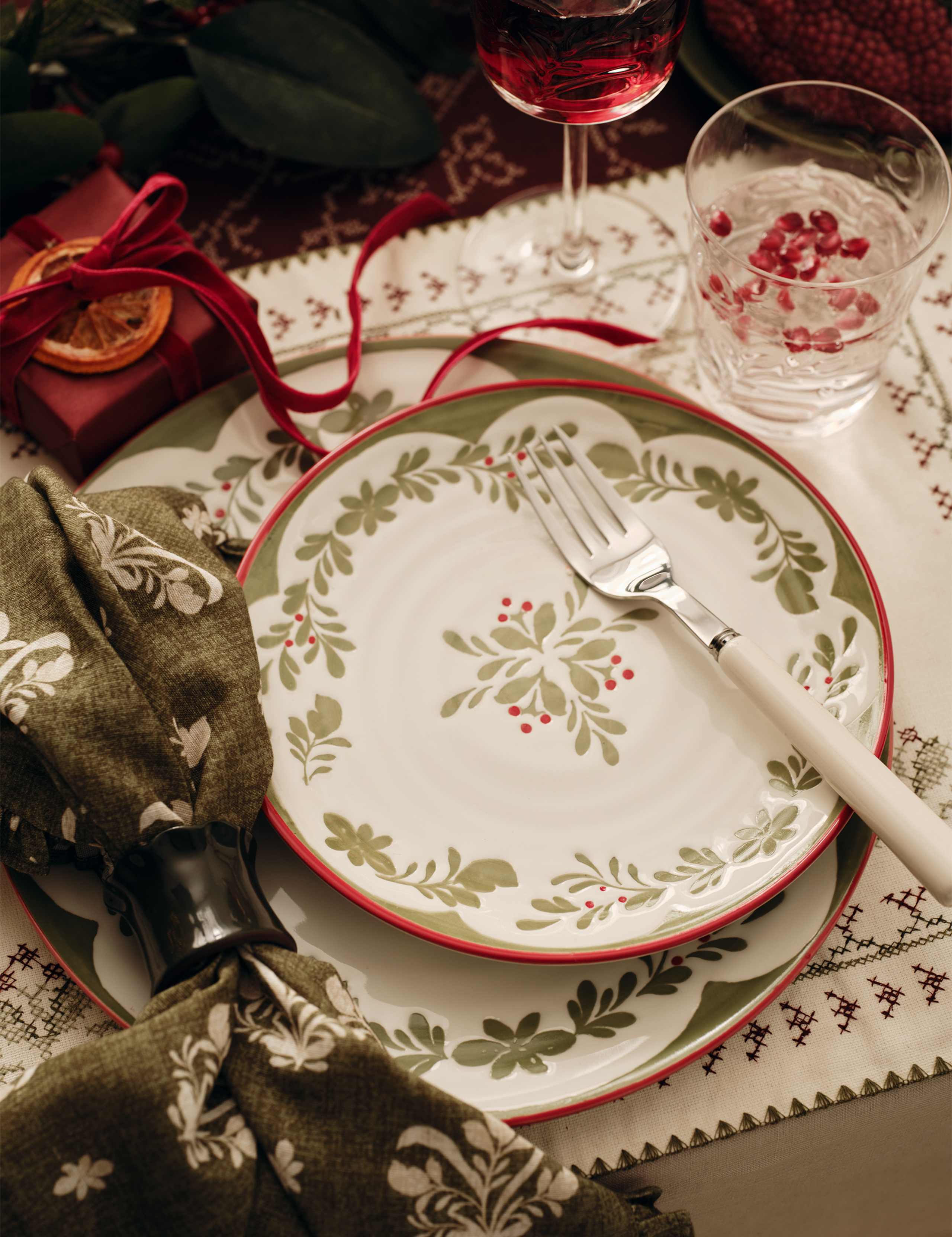 Set of 4 Winter Foliage Side Plates 5 of 6