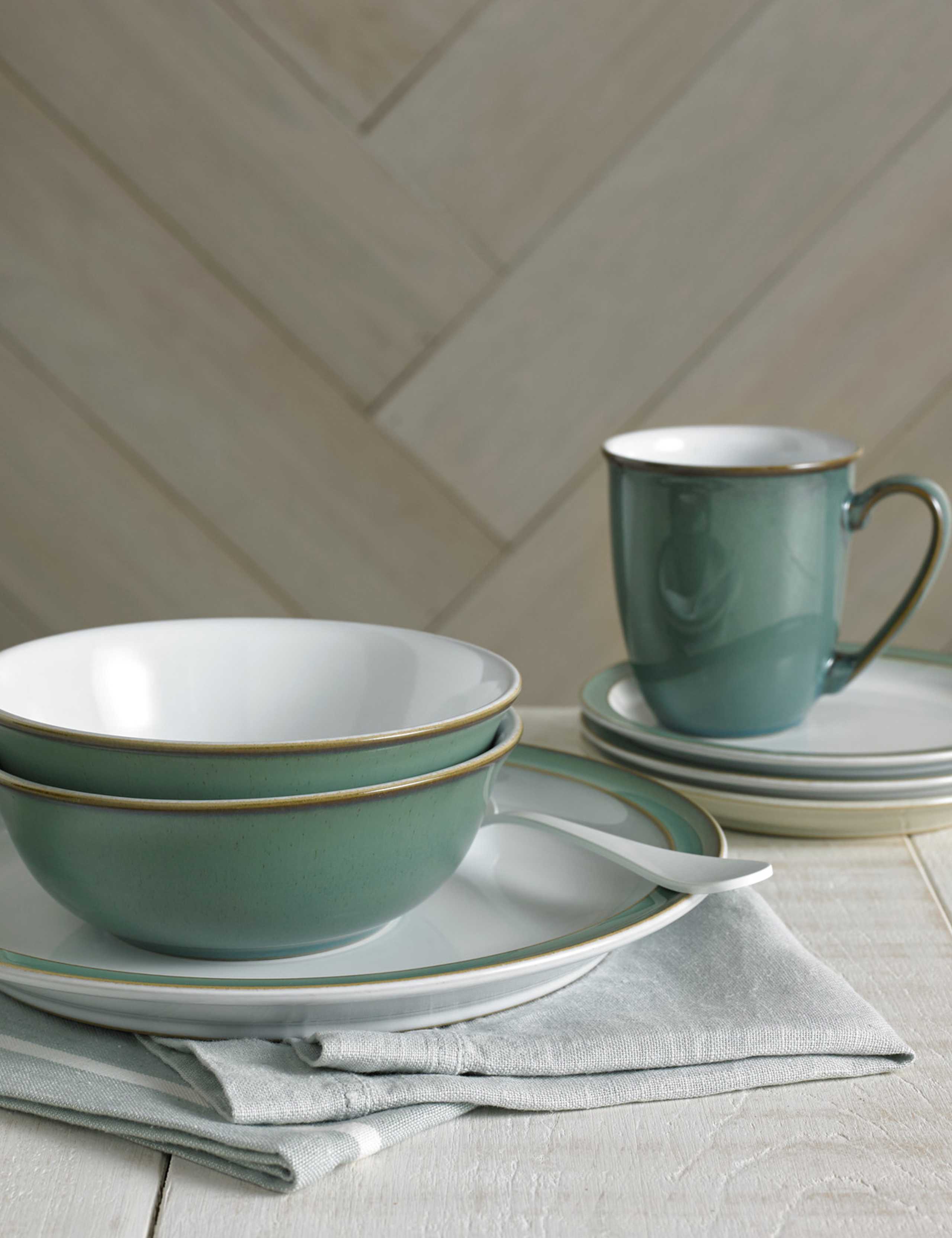 Set of 2 Regency Green Mugs 5 of 5