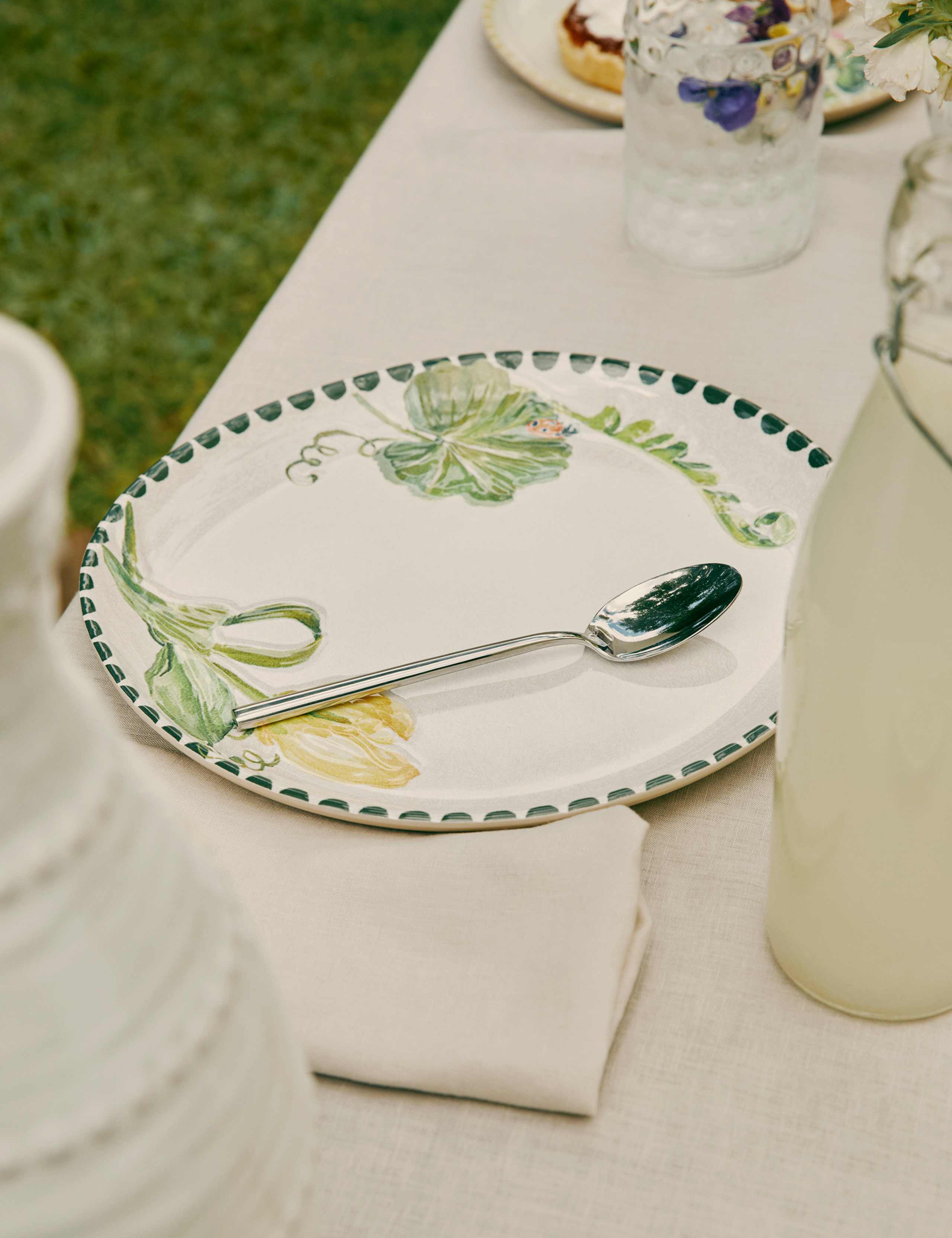 Set of 4 Floral Picnic Dinner Plates 7 of 9