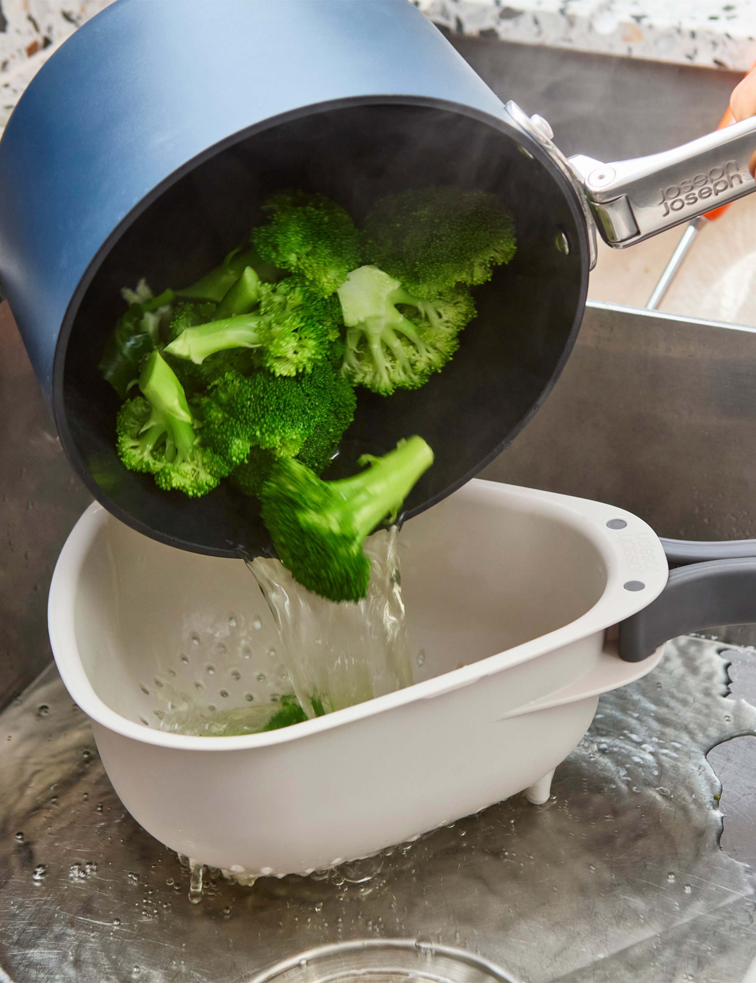 Droplet Colander with Folding Handles 2 of 5