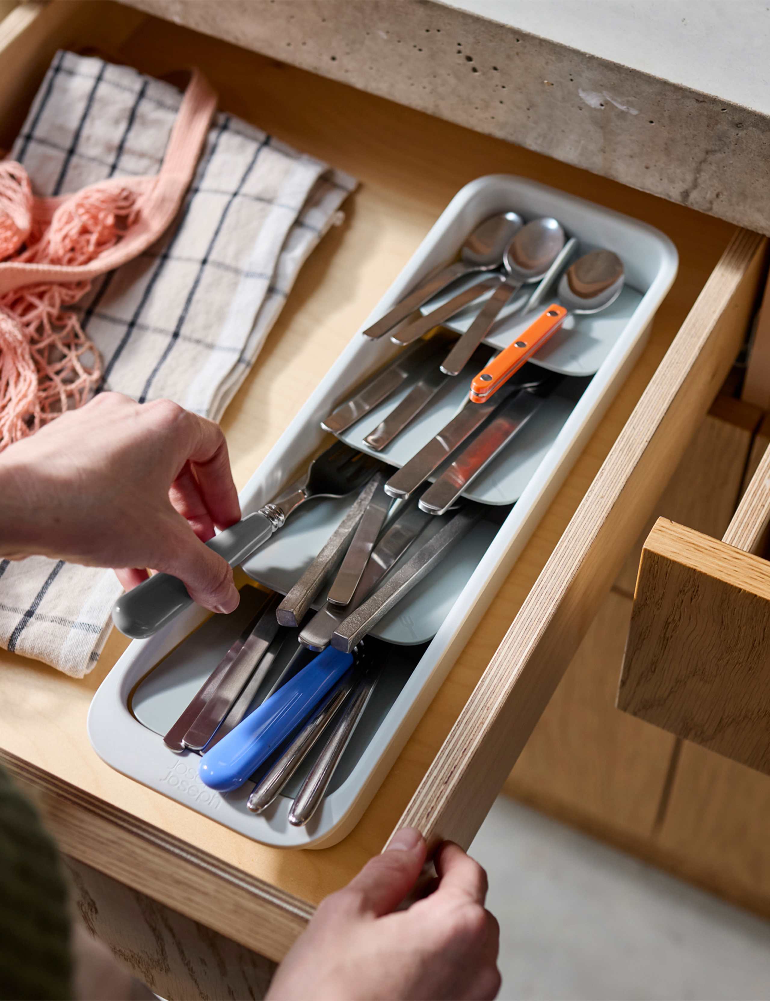 Compact Tiered Cutlery Holder 4 of 5