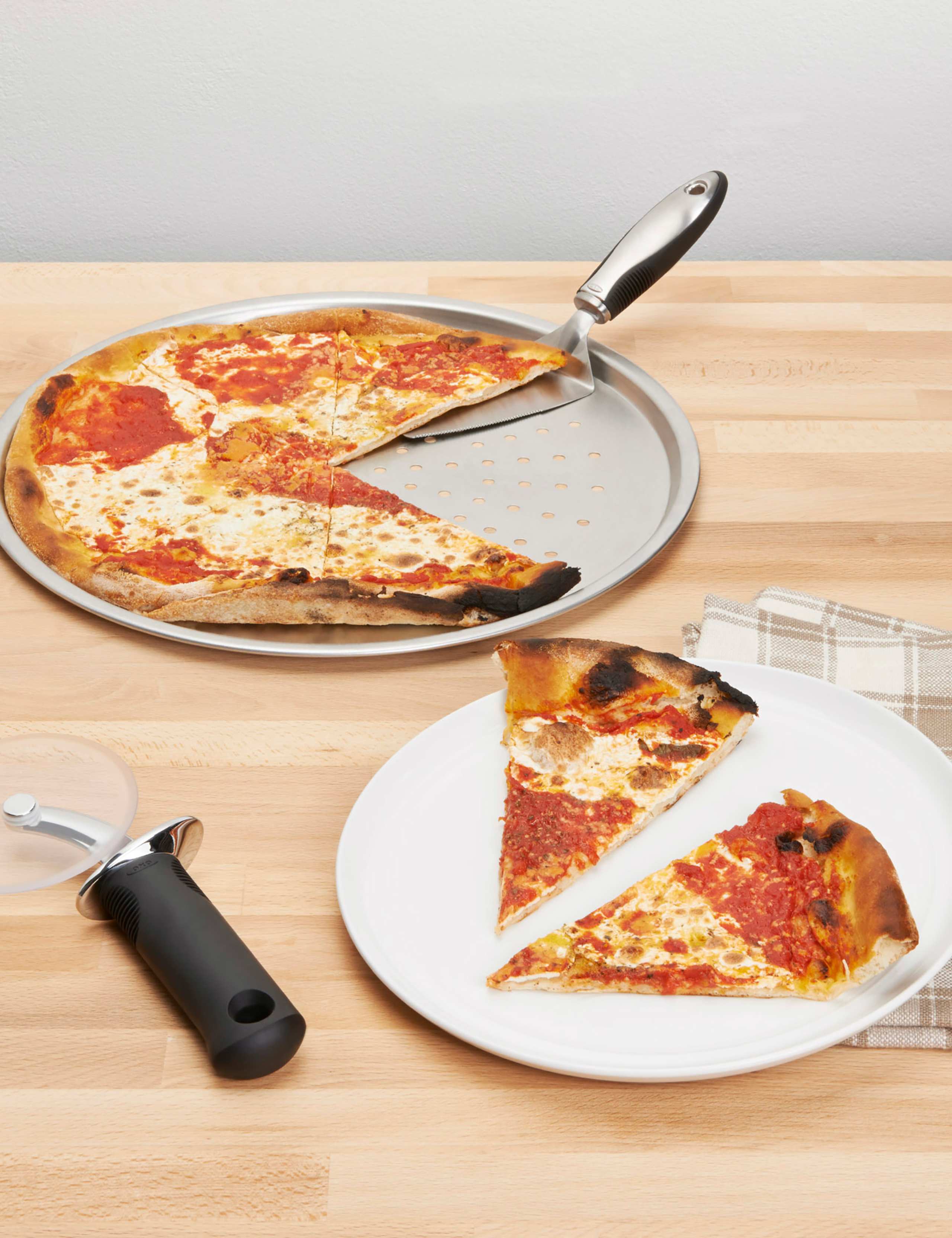 Good Grips Non-Stick Pizza Wheel 3 of 5