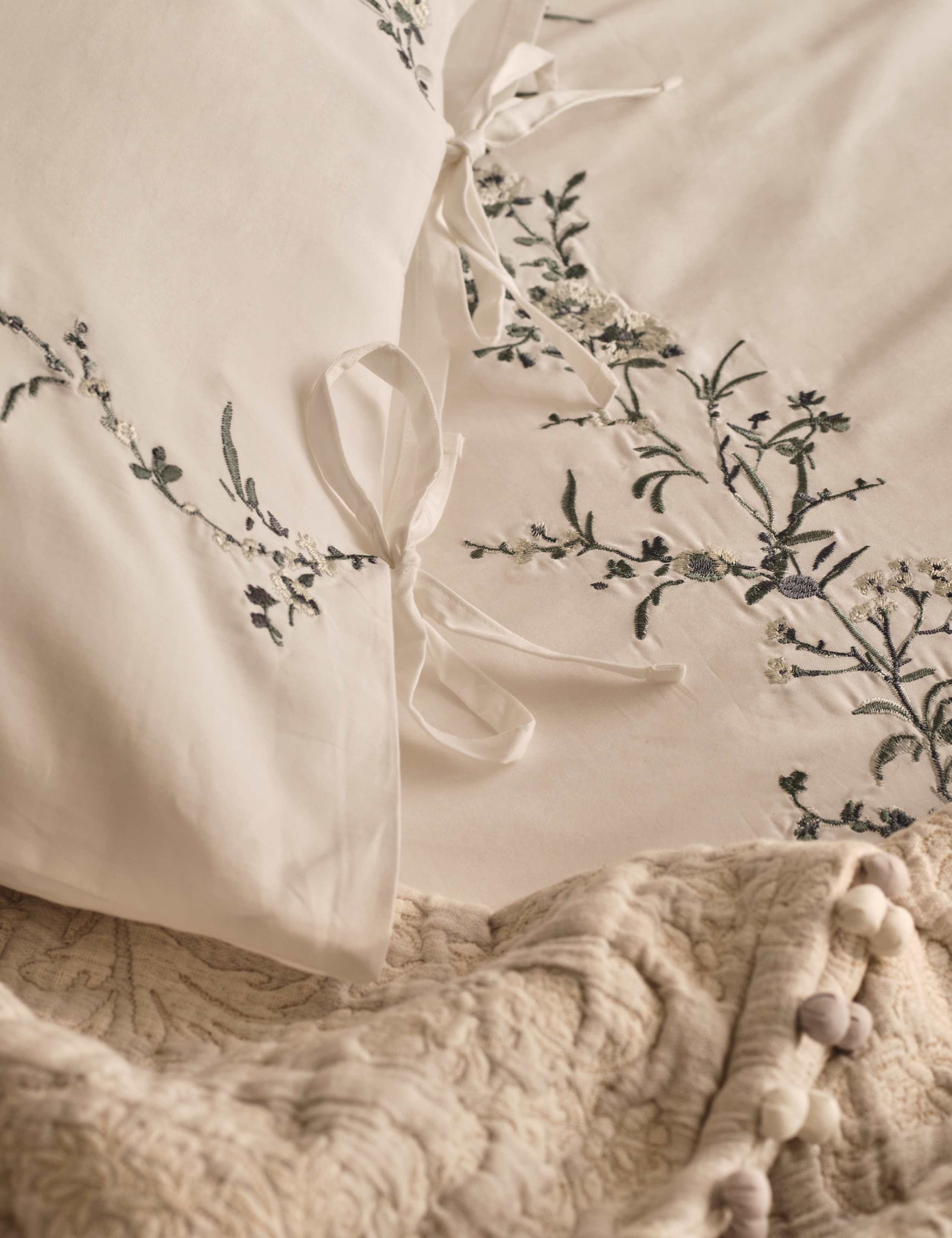 Dream Home 100% Cotton Floral Throw Blanket – Soft, Breathable, 3D Relief