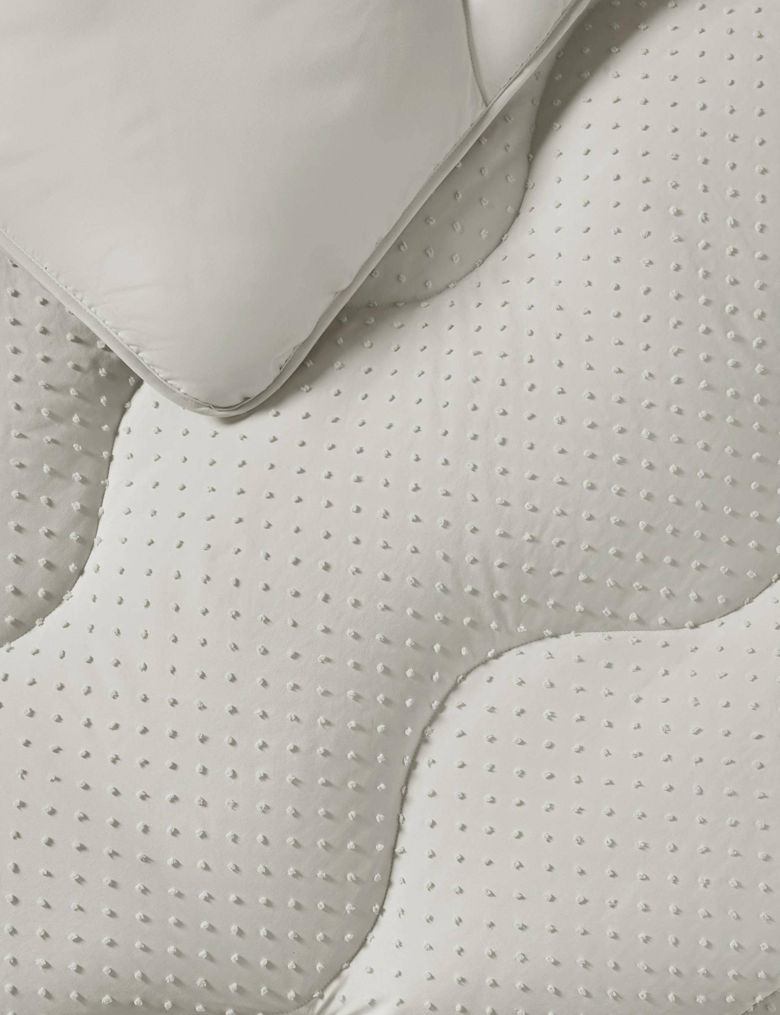 Tufted Dots 4.5 Tog Coverless Duvet 2 of 4