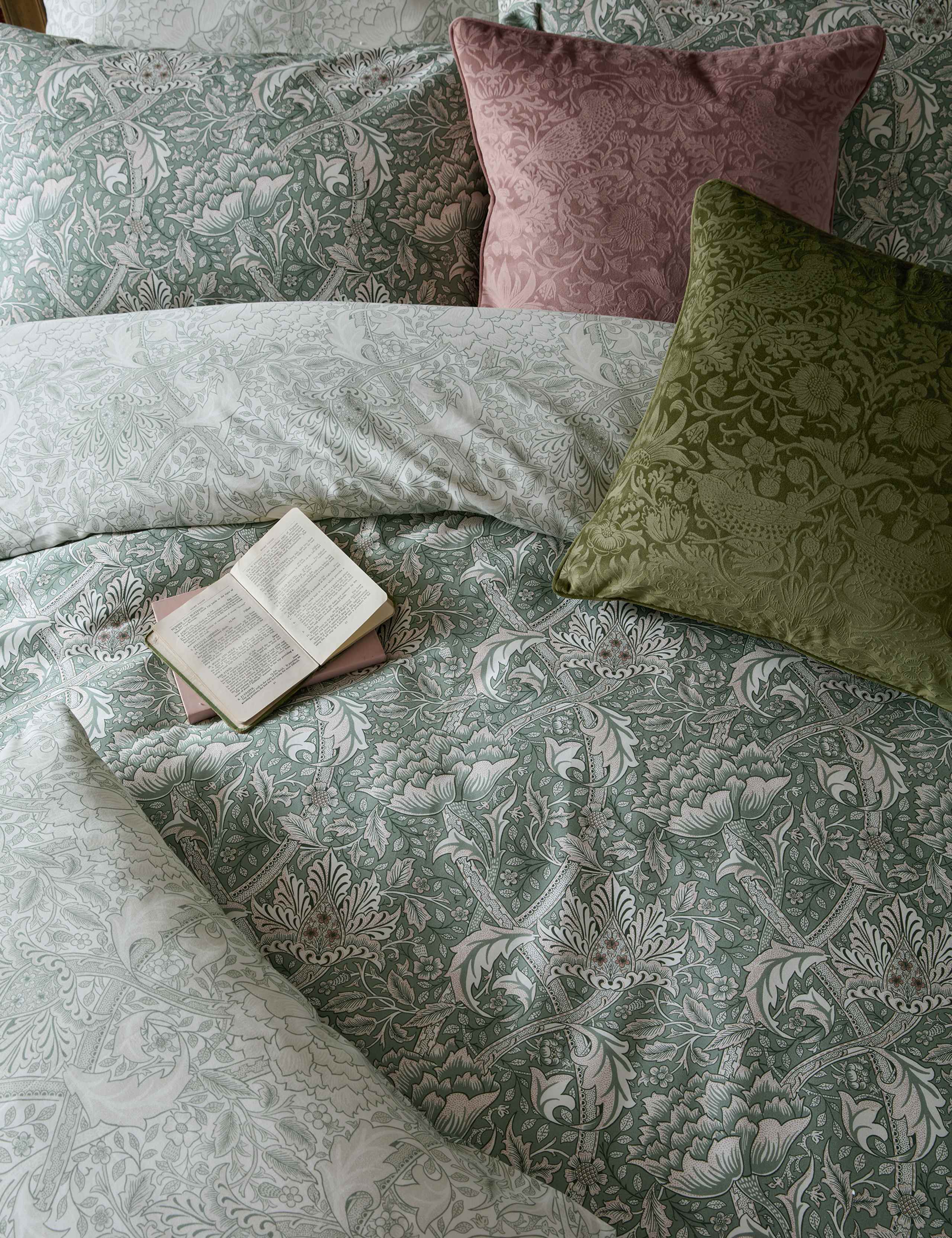 Pure Cotton Sateen Windrush Bedding Set 4 of 9