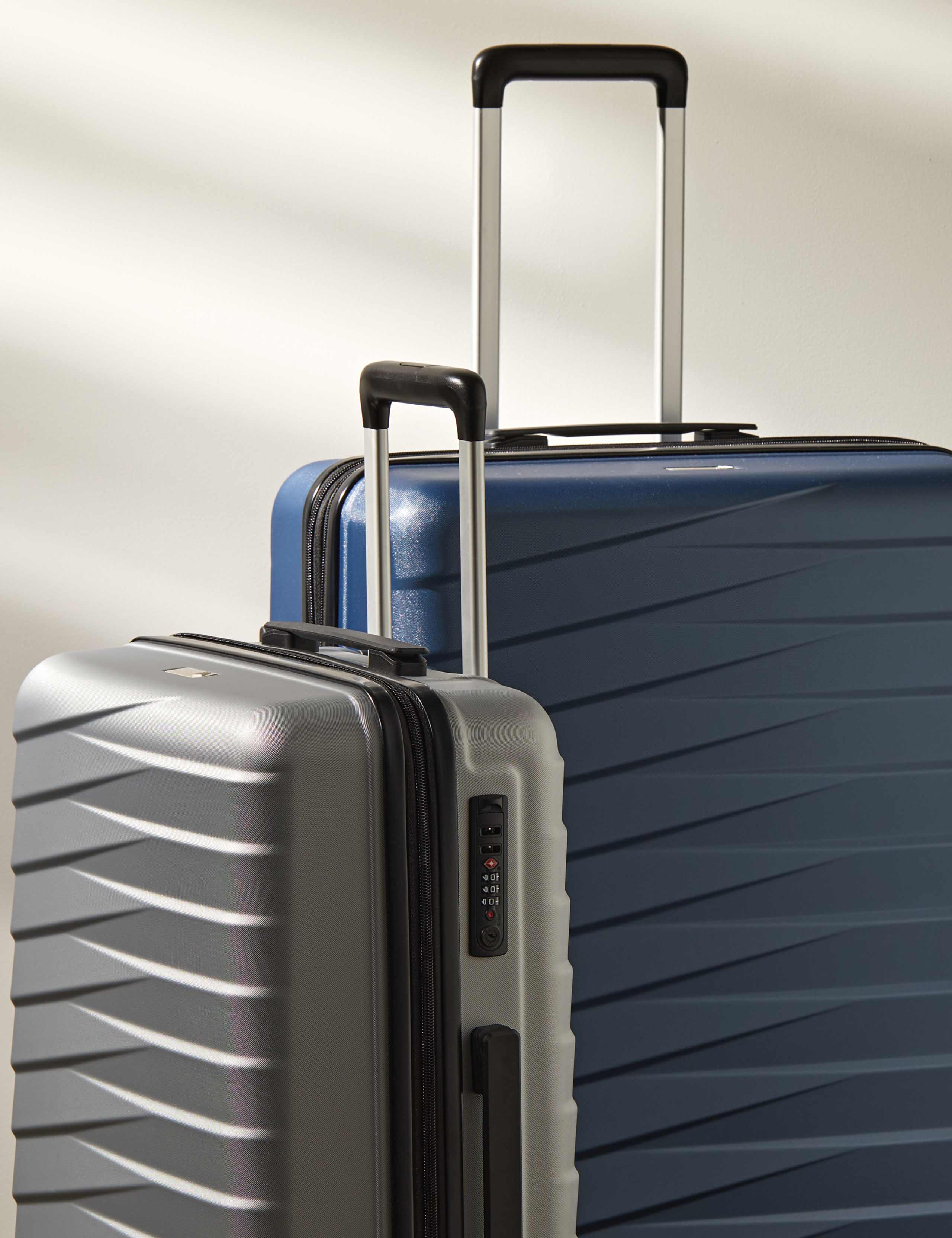 Oslo 4 Wheel Hard Shell Cabin Suitcase 7 of 8