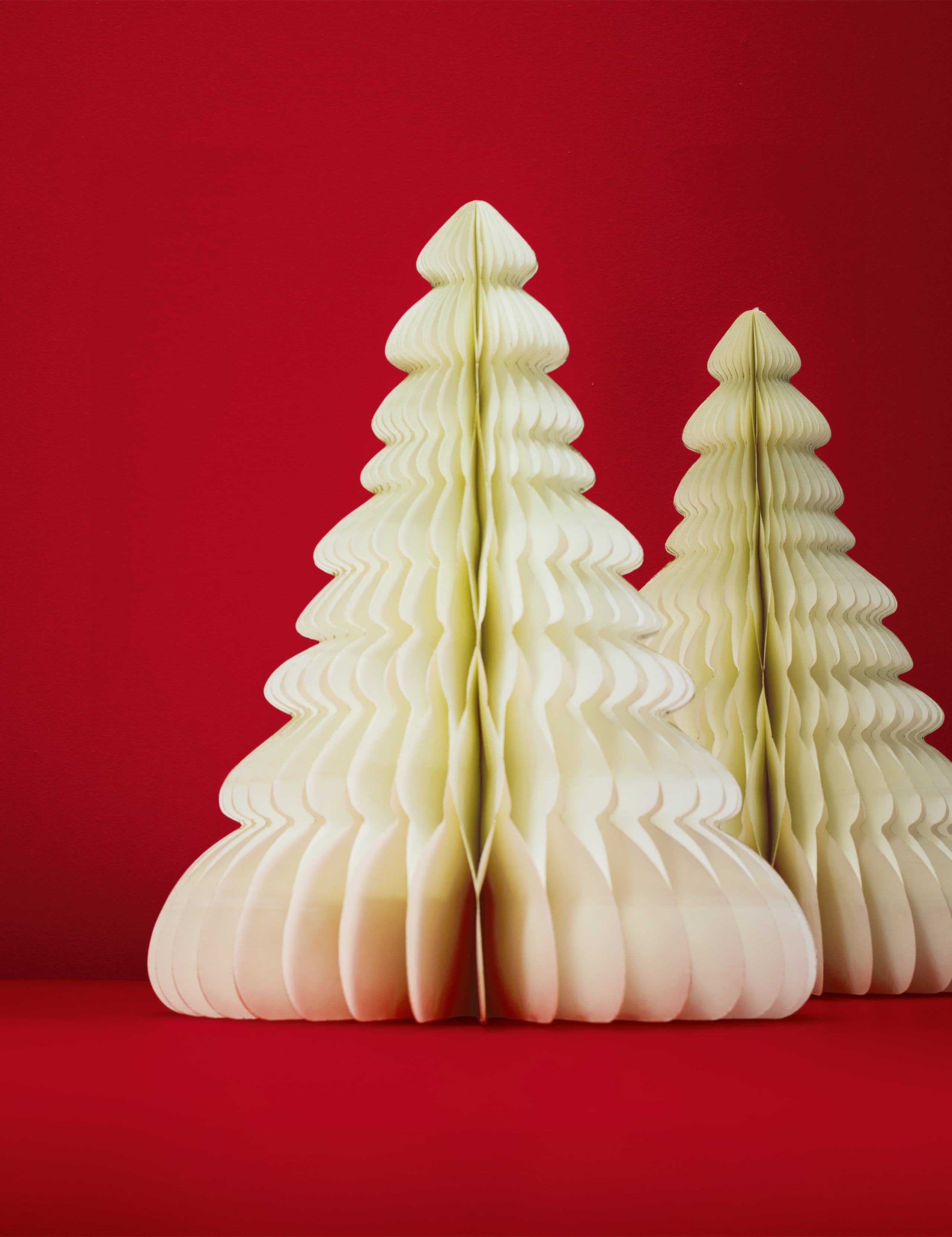 1.5ft Large Paper Christmas Tree Room Decoration 5 of 5