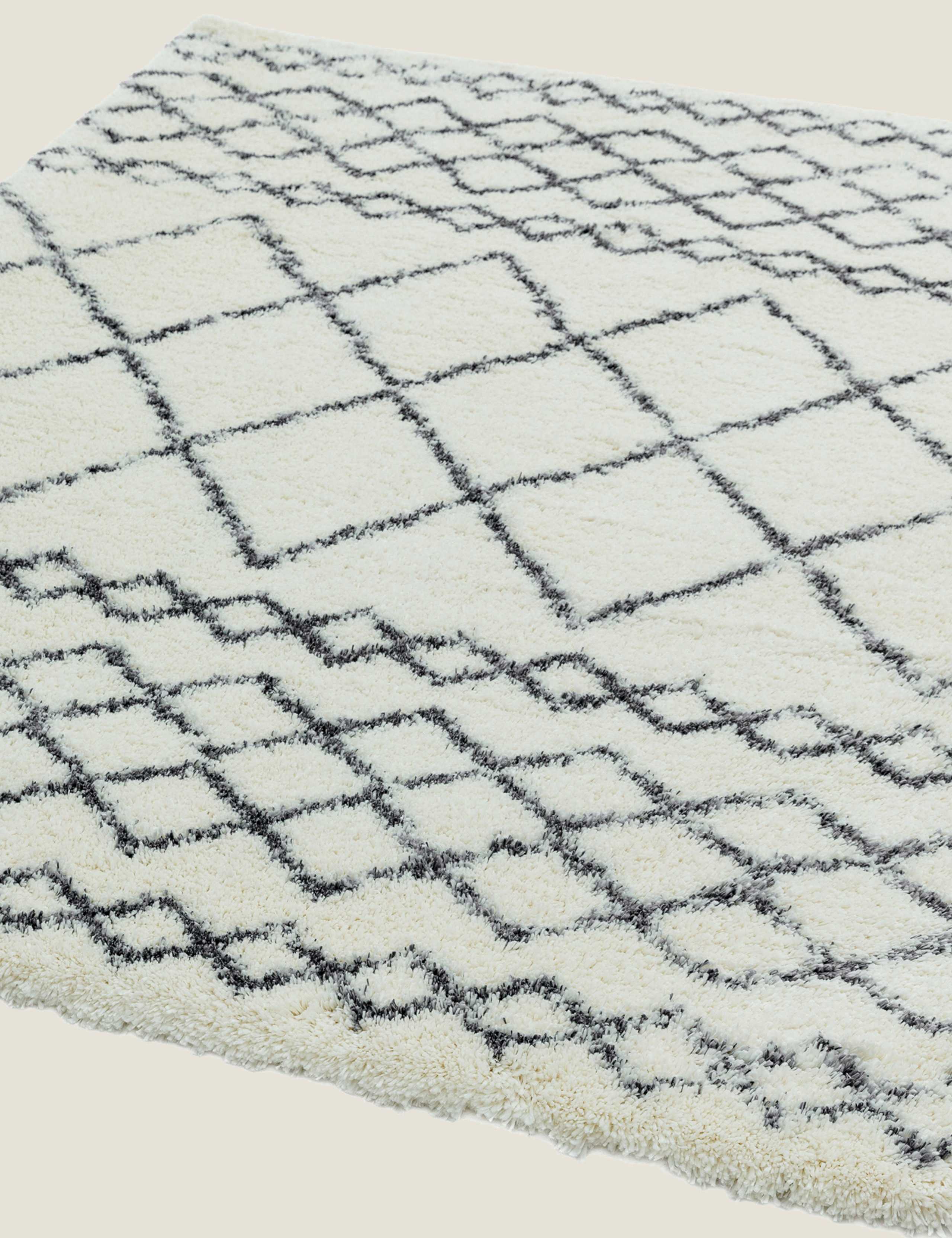 Alto Moroccan Shaggy Rug 3 of 6