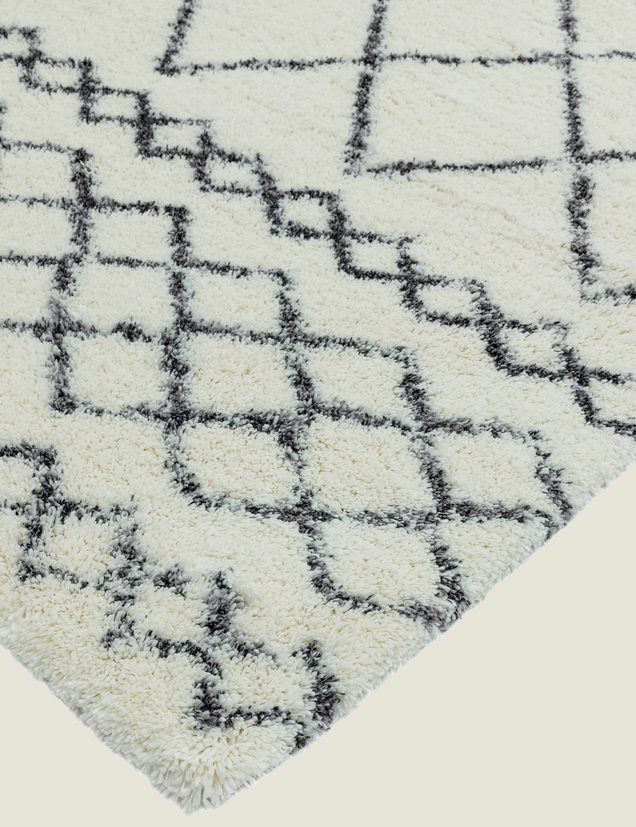 Alto Moroccan Shaggy Rug 4 of 6
