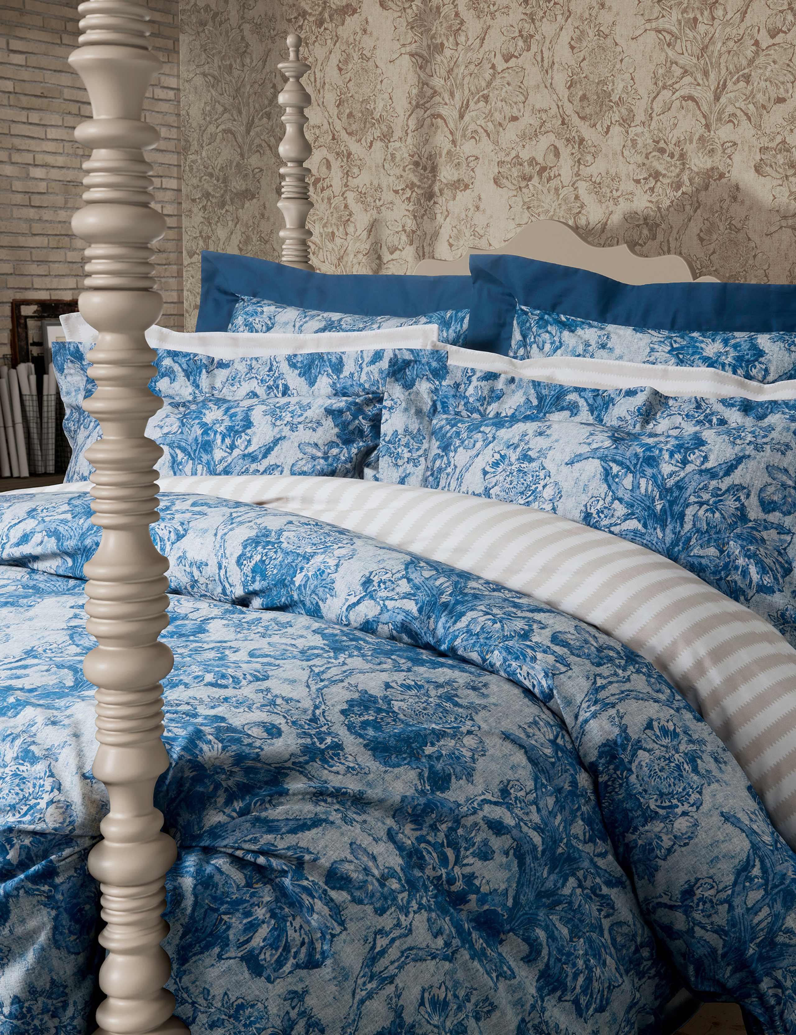 Sanderson Fringed Tulip Toile Bedset 2 of 4