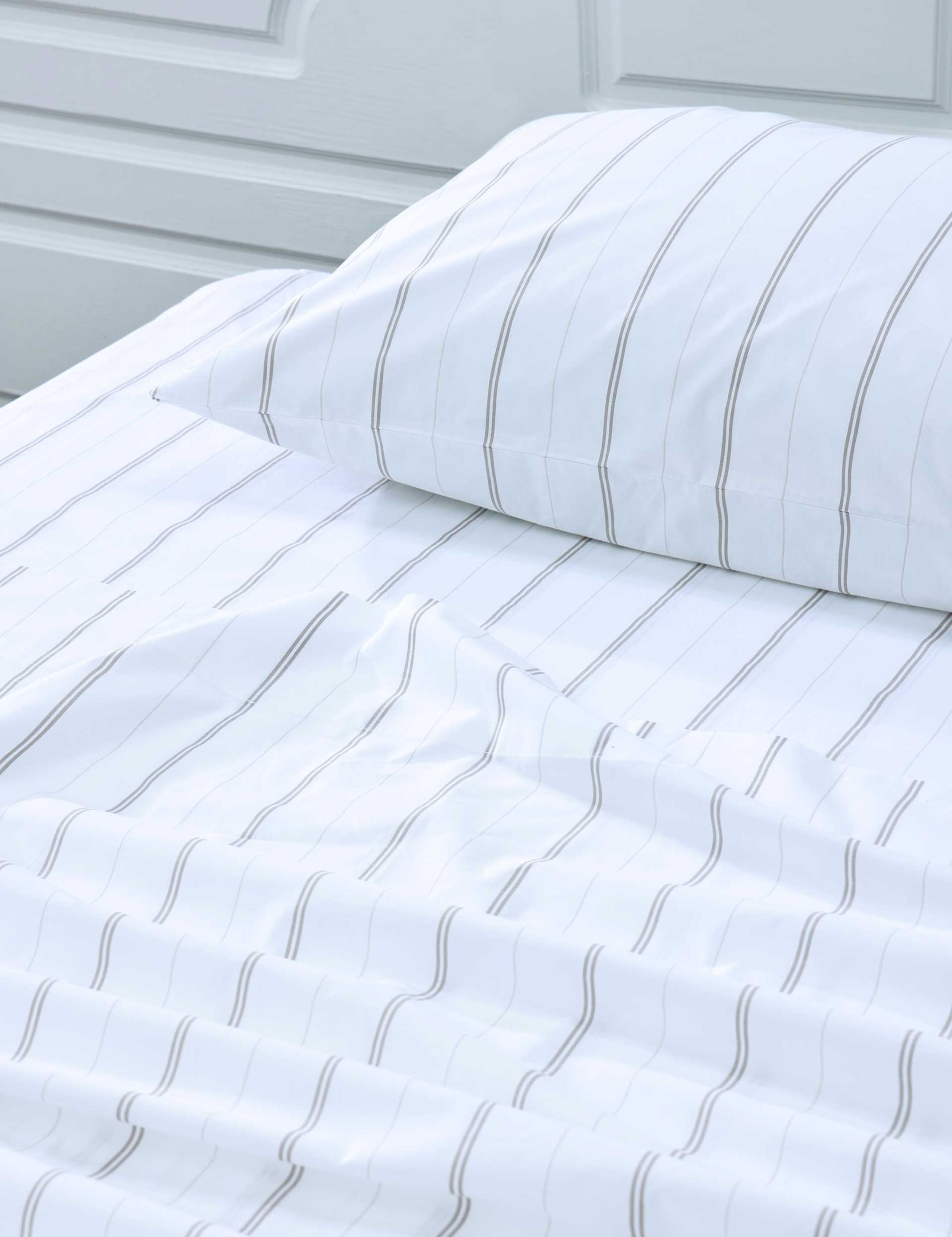 Pure Cotton 200 Thread Count Striped Fitted Sheet 2 of 3
