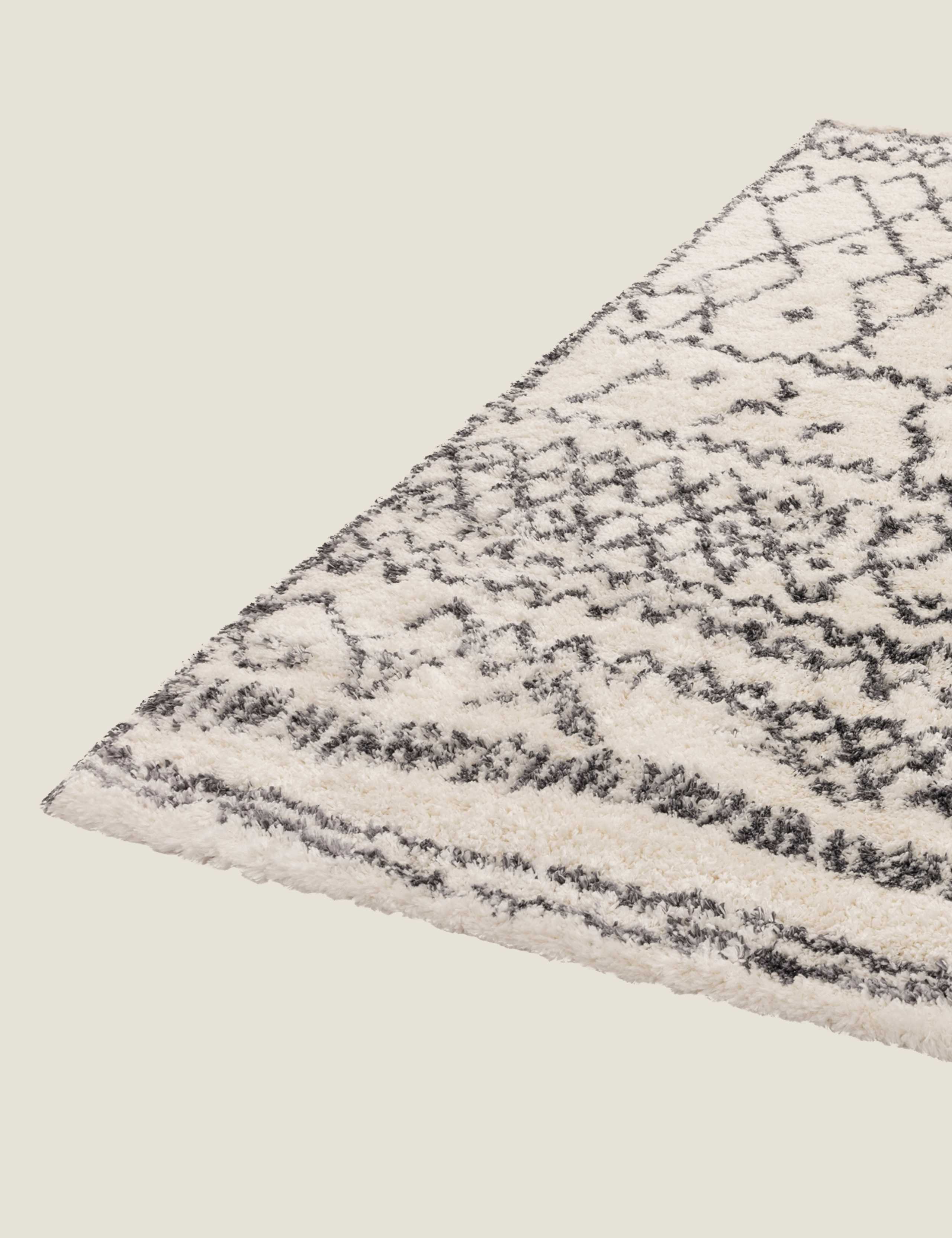 Alto Moroccan Shaggy Rug 2 of 4