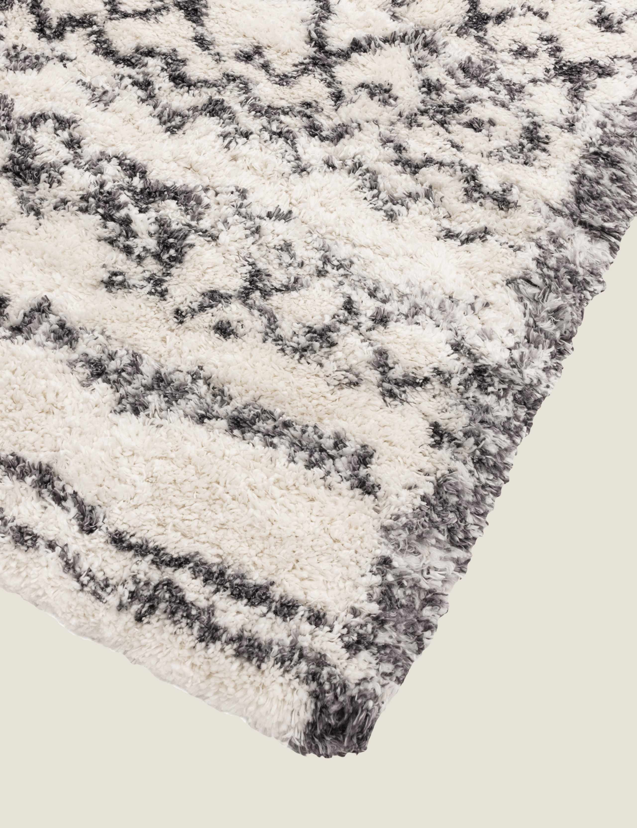Alto Moroccan Shaggy Rug 3 of 4