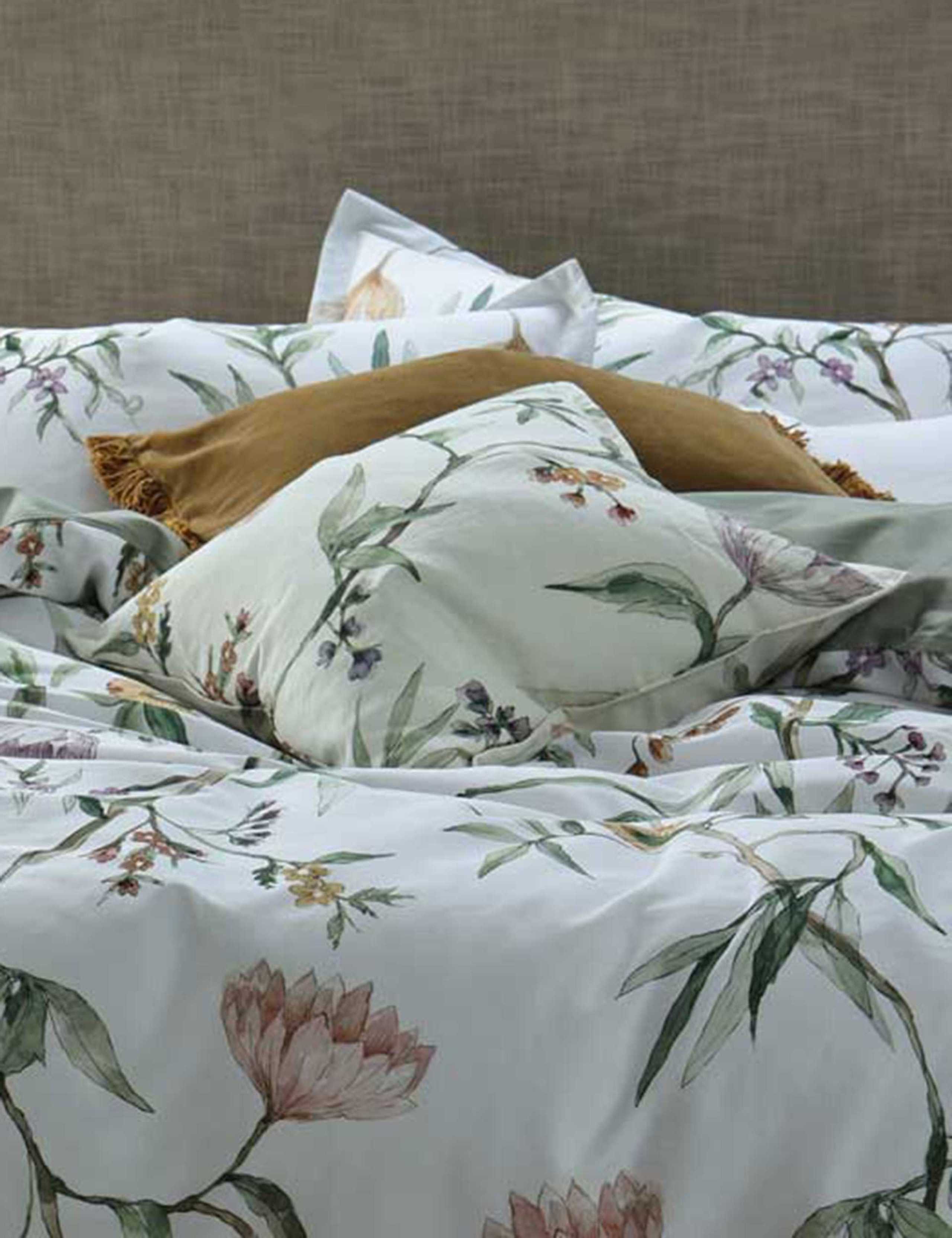Twyla Bedding Set 2 of 3