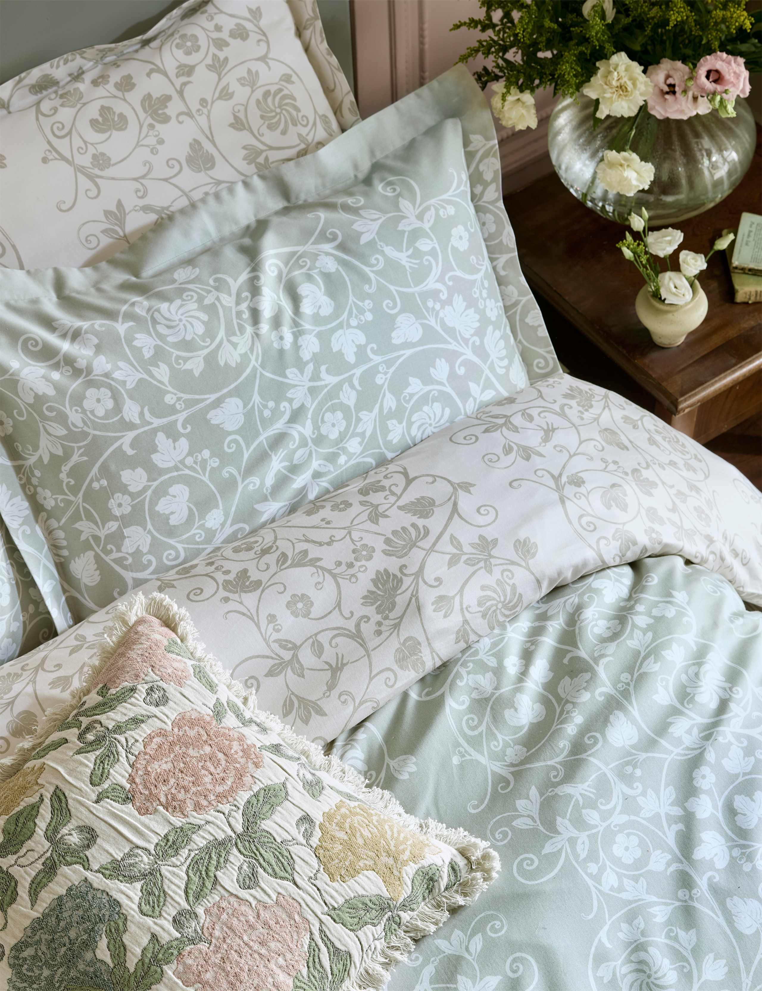 2 Pack Pure Cotton Tudor Trail Pillowcases 2 of 3