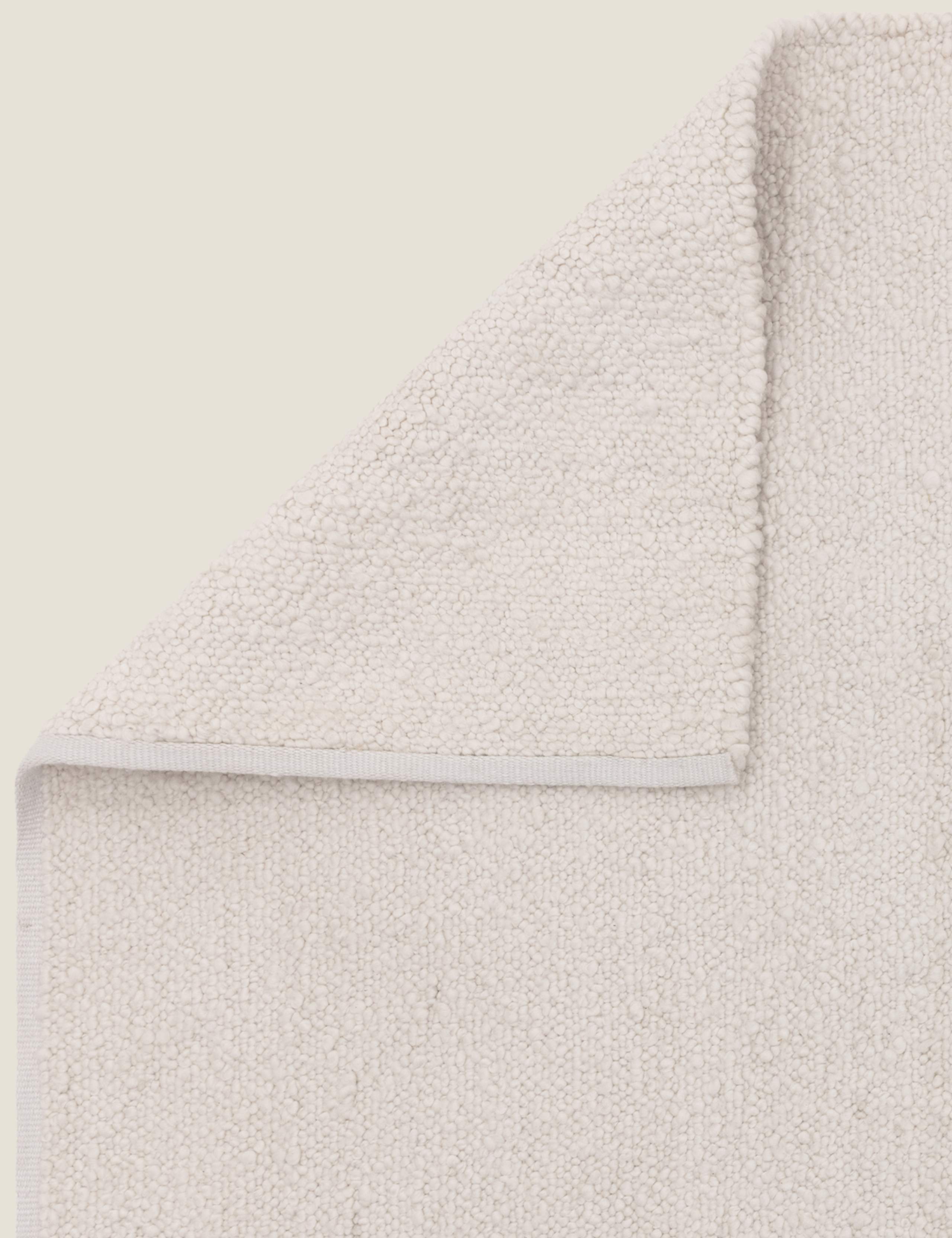 Abbus Rug 4 of 6