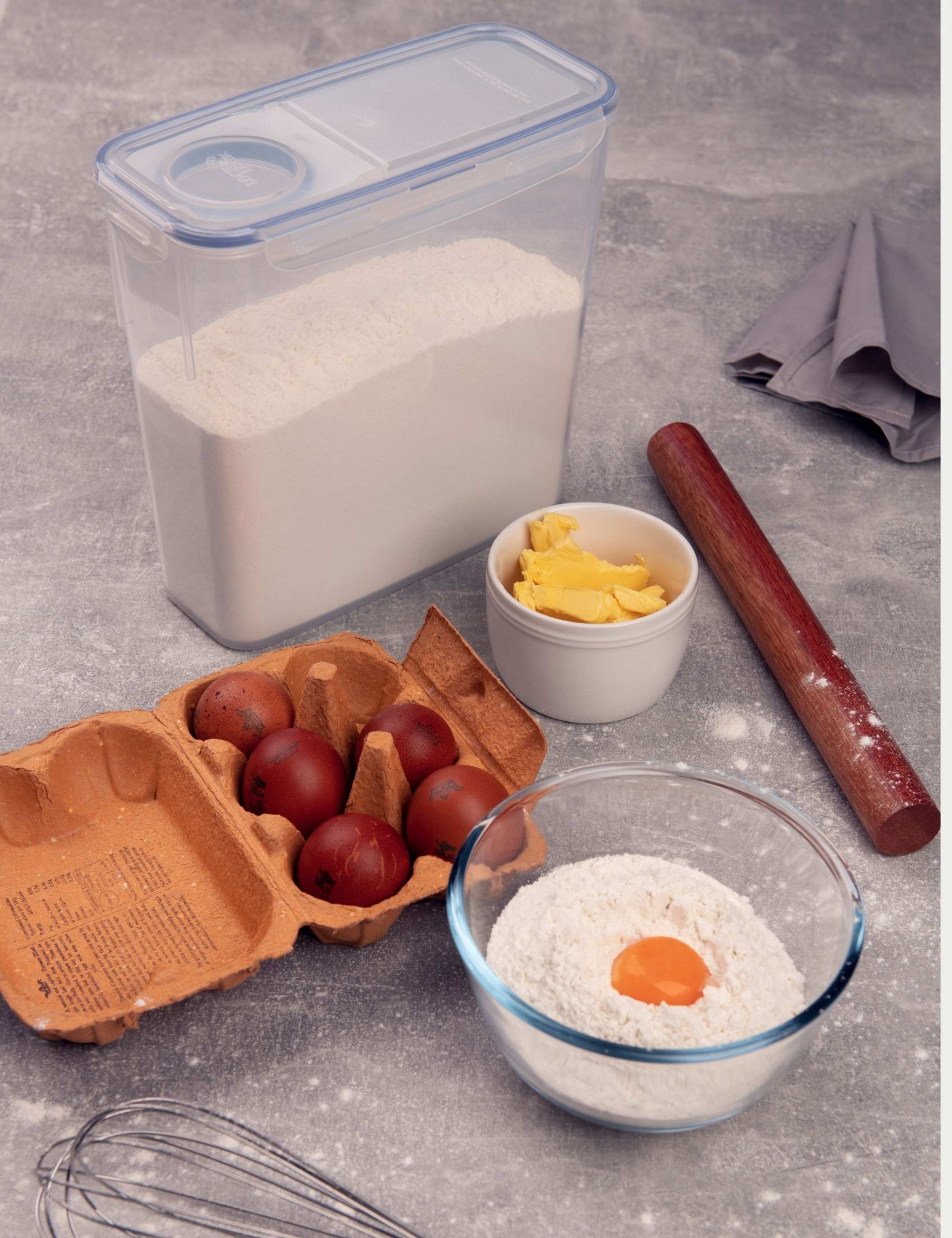 Set of 3 Airtight Cereal Storage Containers 2 of 3