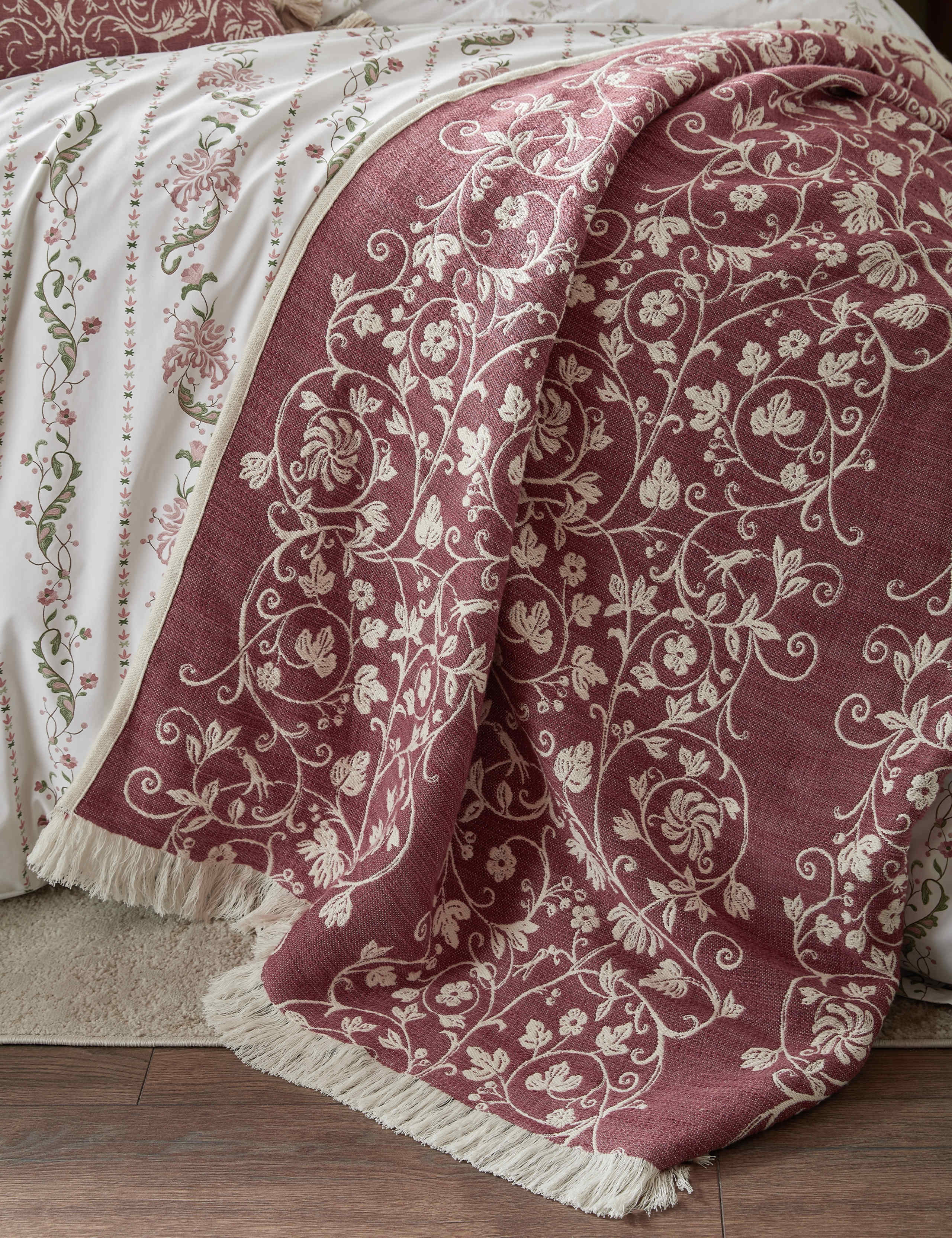 Pure Cotton Tudor Trail Throw 3 of 3